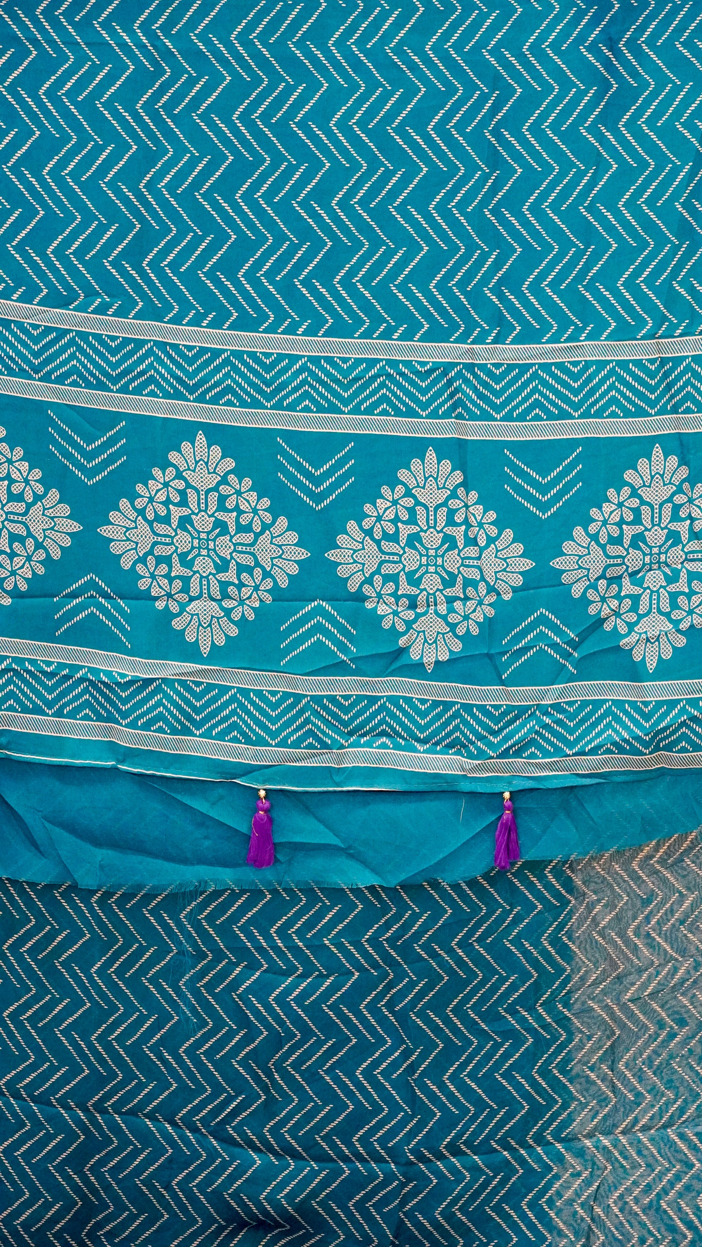 Shiffon Saree Arrow Print With Gap Zari Border Blue To Purple