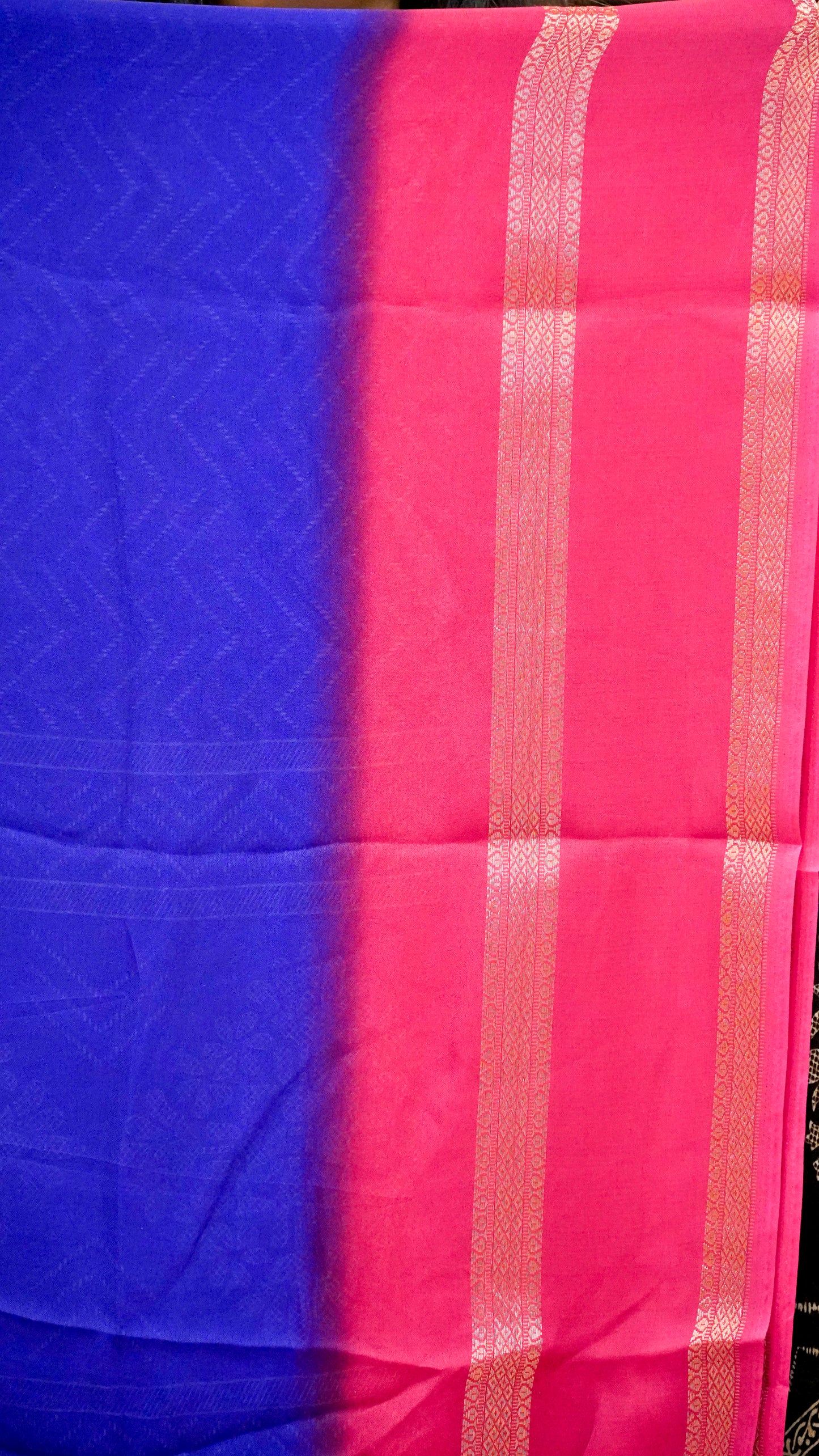 Shiffon Saree Arrow Print With Gap Zari Border Purple To Red