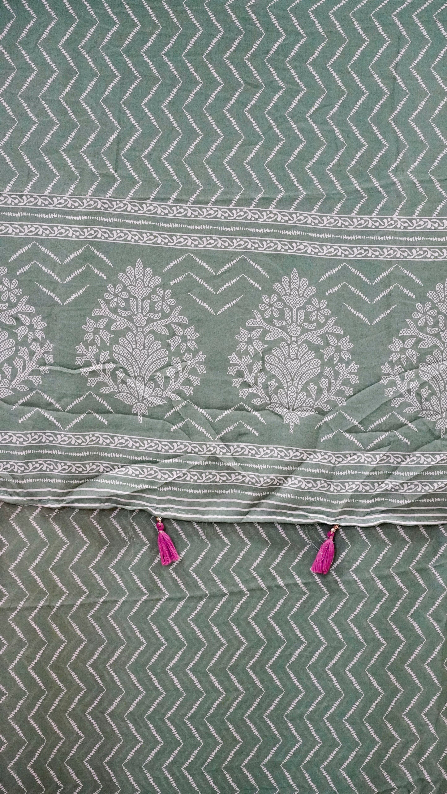 Shiffon Saree Arrow Print With Gap Zari Border Light Green To Pink