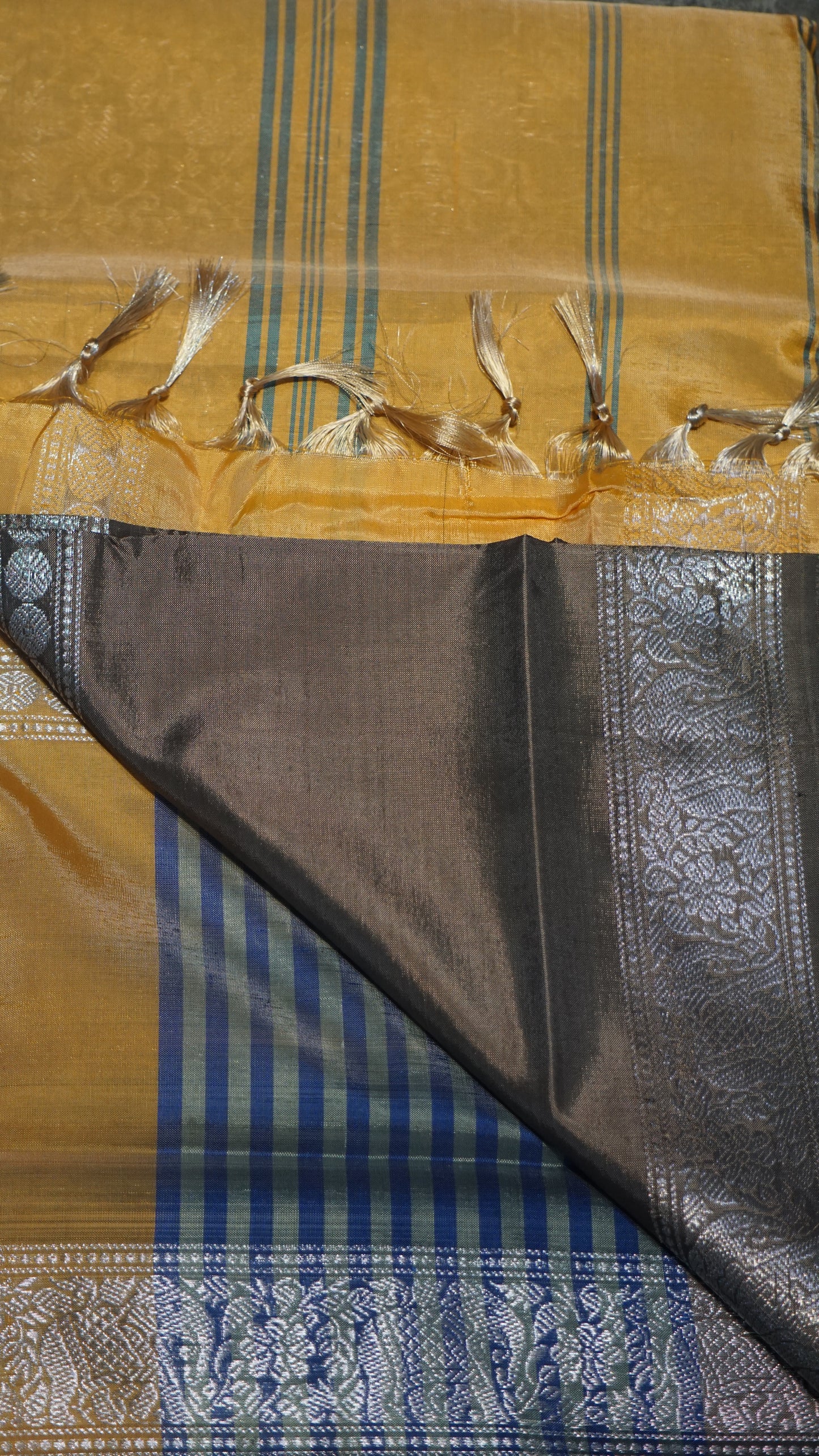 Vazhai Naaru Pattu Saree Vanasigaram Metalic Grey to Sandal