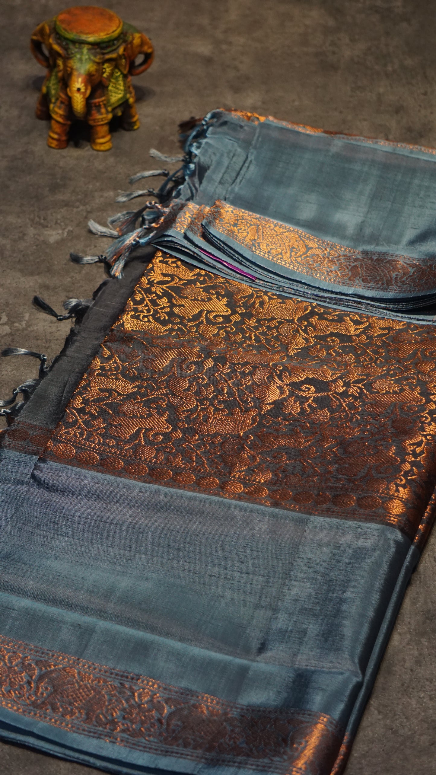 Vazhai Naaru Pattu Saree Vanasigaram Grey to Blue