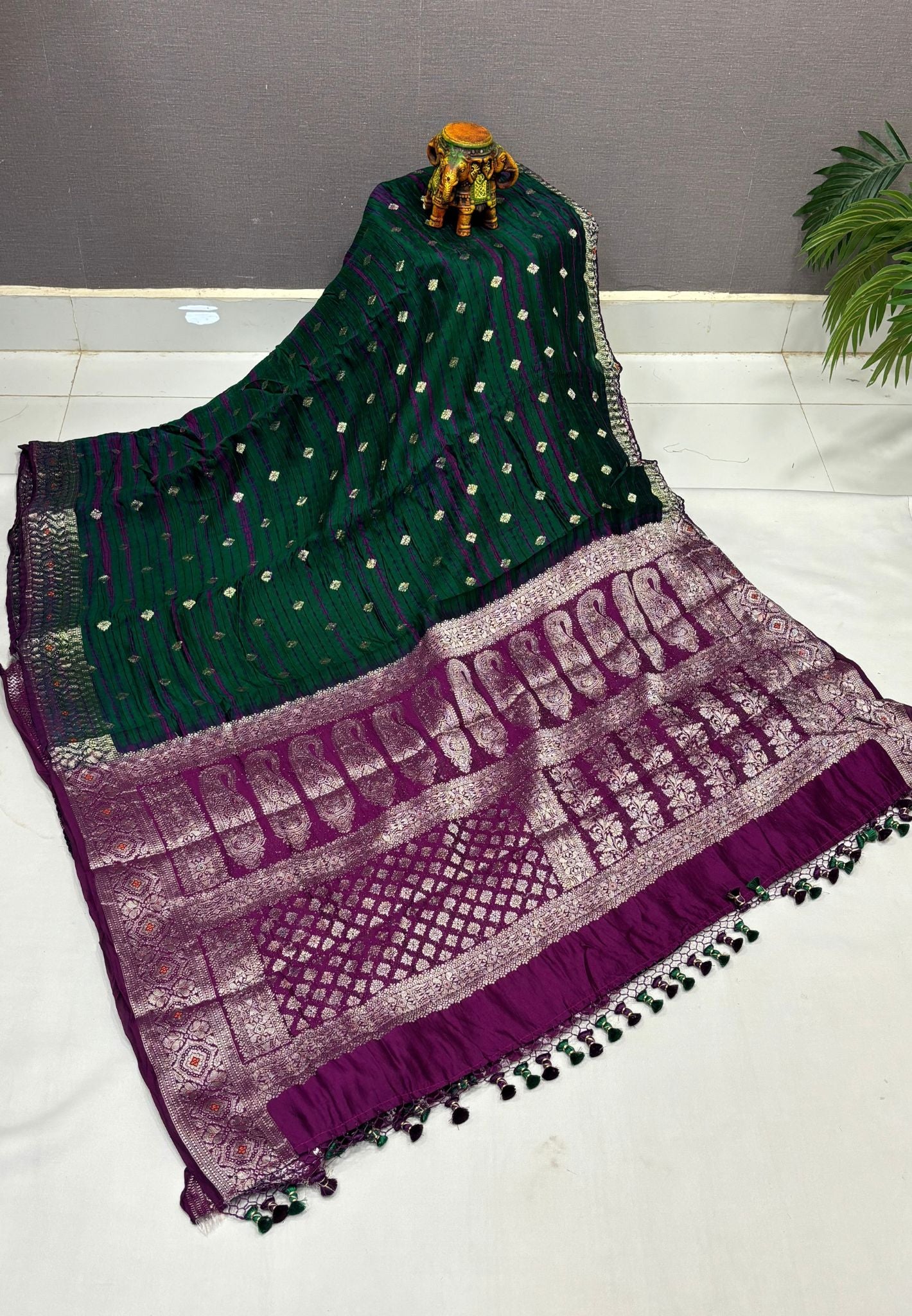 Pure Banarasi Kaddi Georgette Saree-Green In Jaal Zari Floral Border