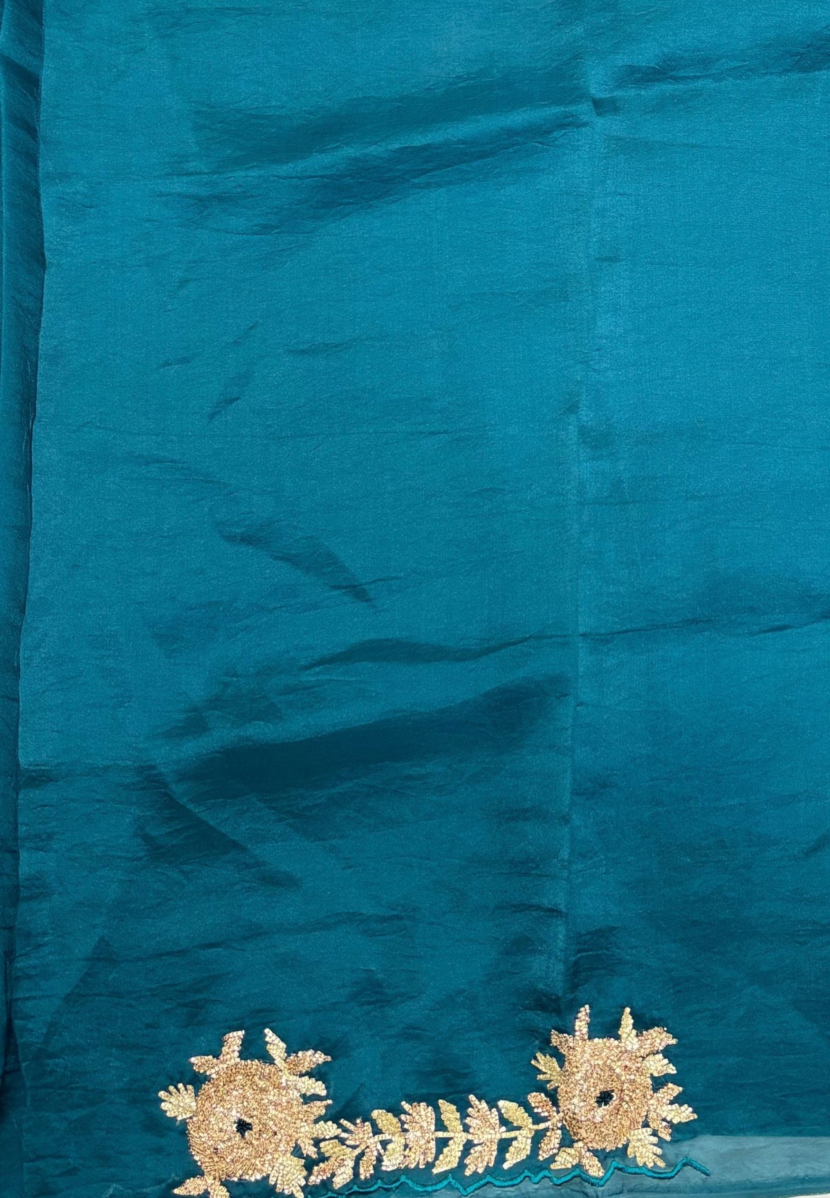 Crush Organza Saree-Peacock Green In Floral Vine Scallop Border