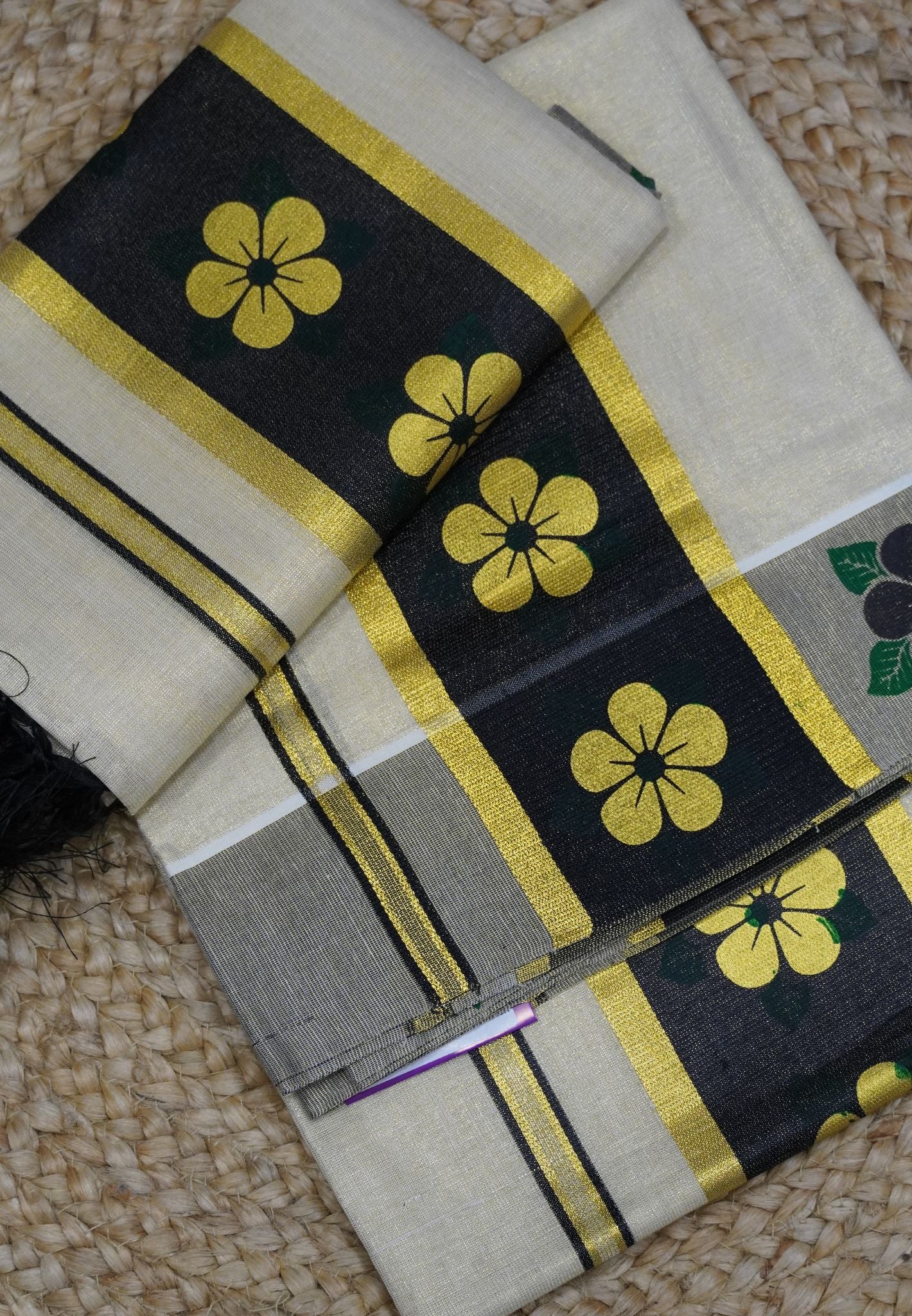 Tissue Set Mund - Sandal with Golden Floral Motifs