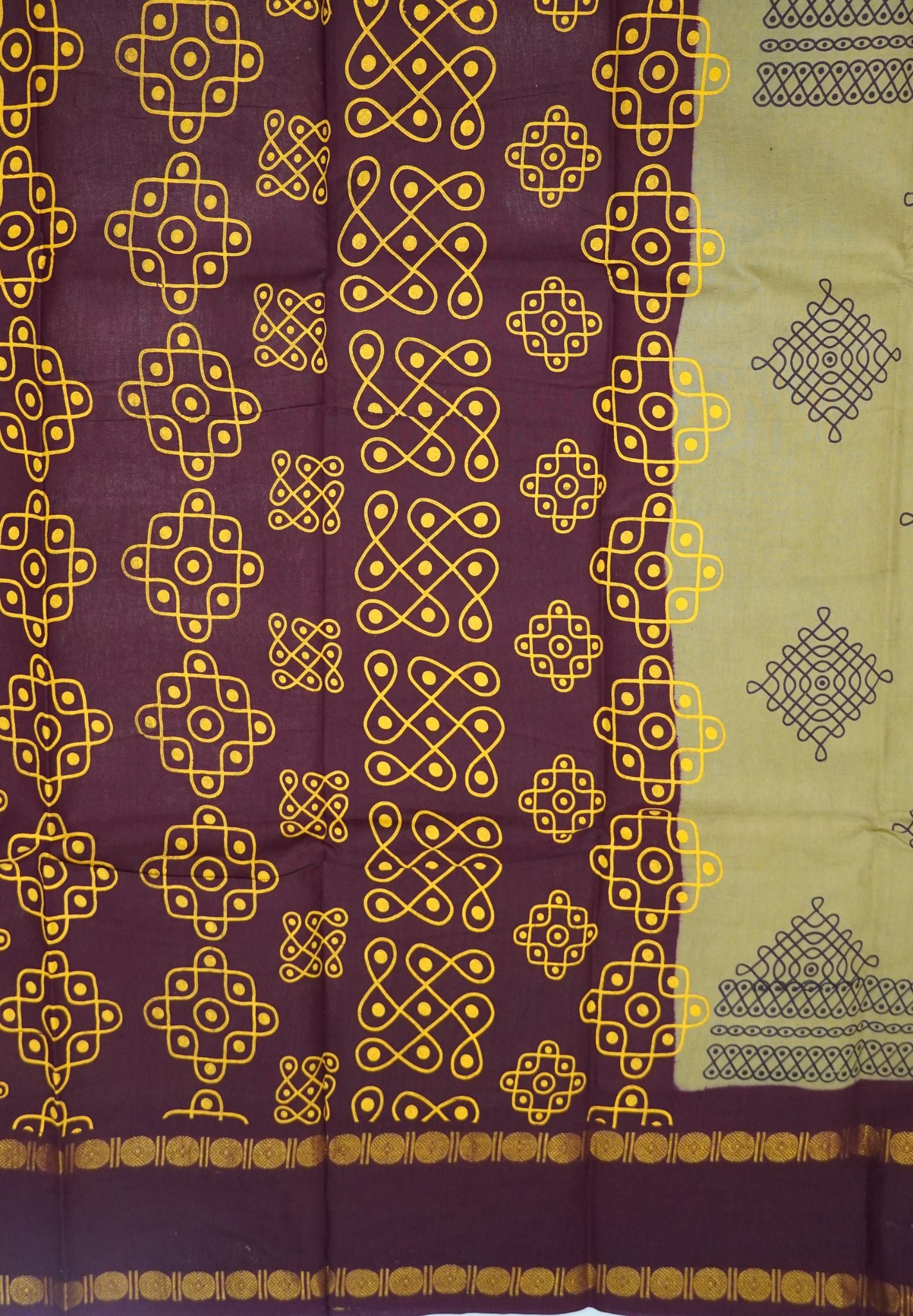 Sungudi Cotton Saree-Cream with Contrast Retapet Border in Kolam Pattern