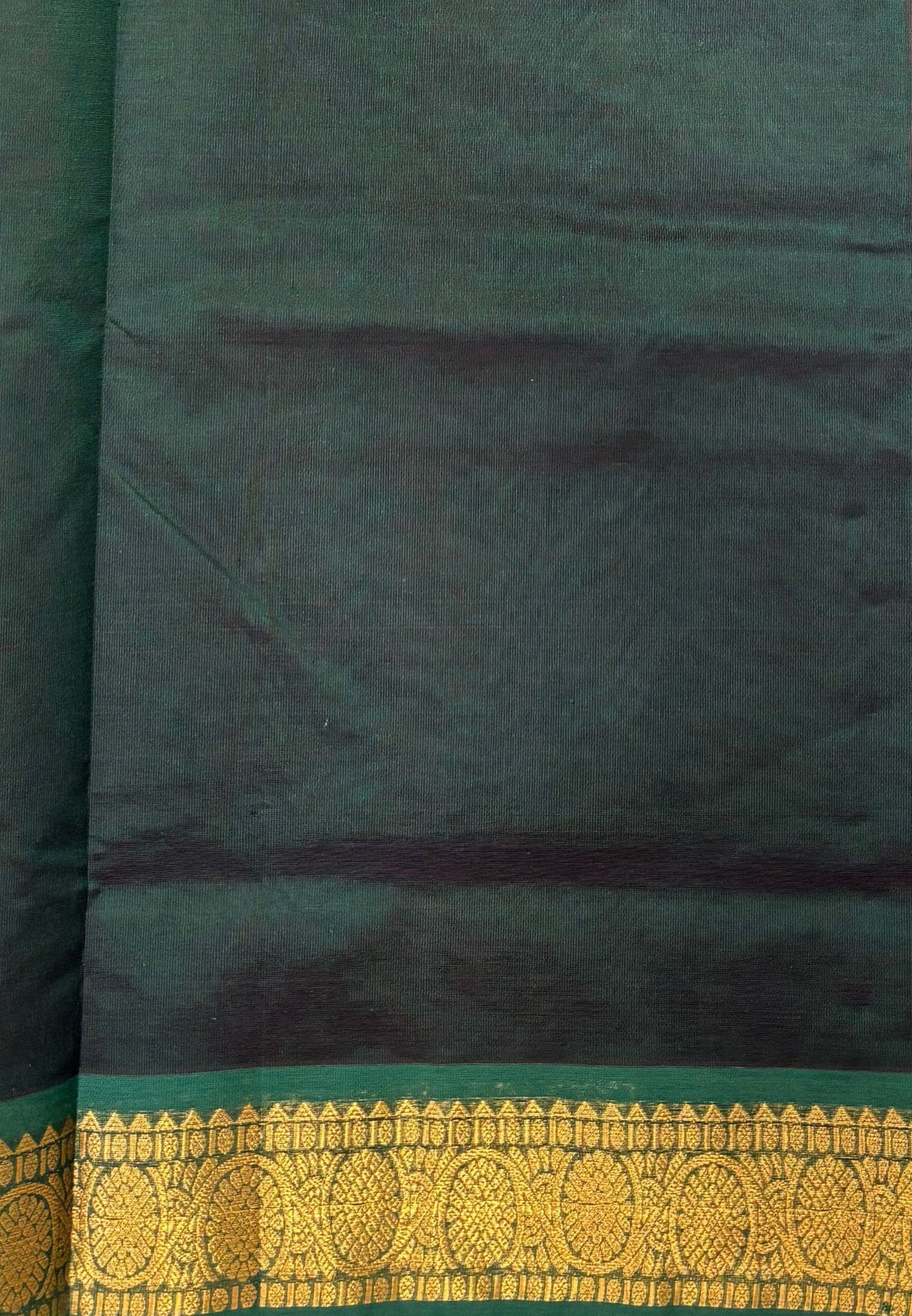 Silk Cotton Saree–Chilli Red-Green in Mini Buttas with Contrast Border