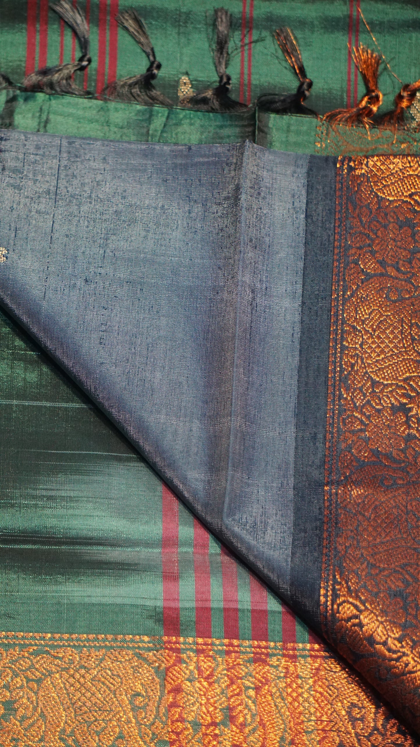 Vazhai Naaru Pattu Saree Small Border Peacock Blue to Bottle Green
