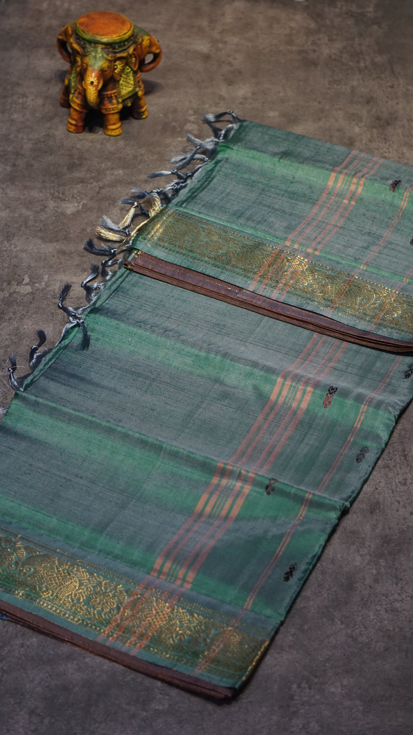 Vazhai Naaru Pattu Saree Small Border Chocolate Brown to Green