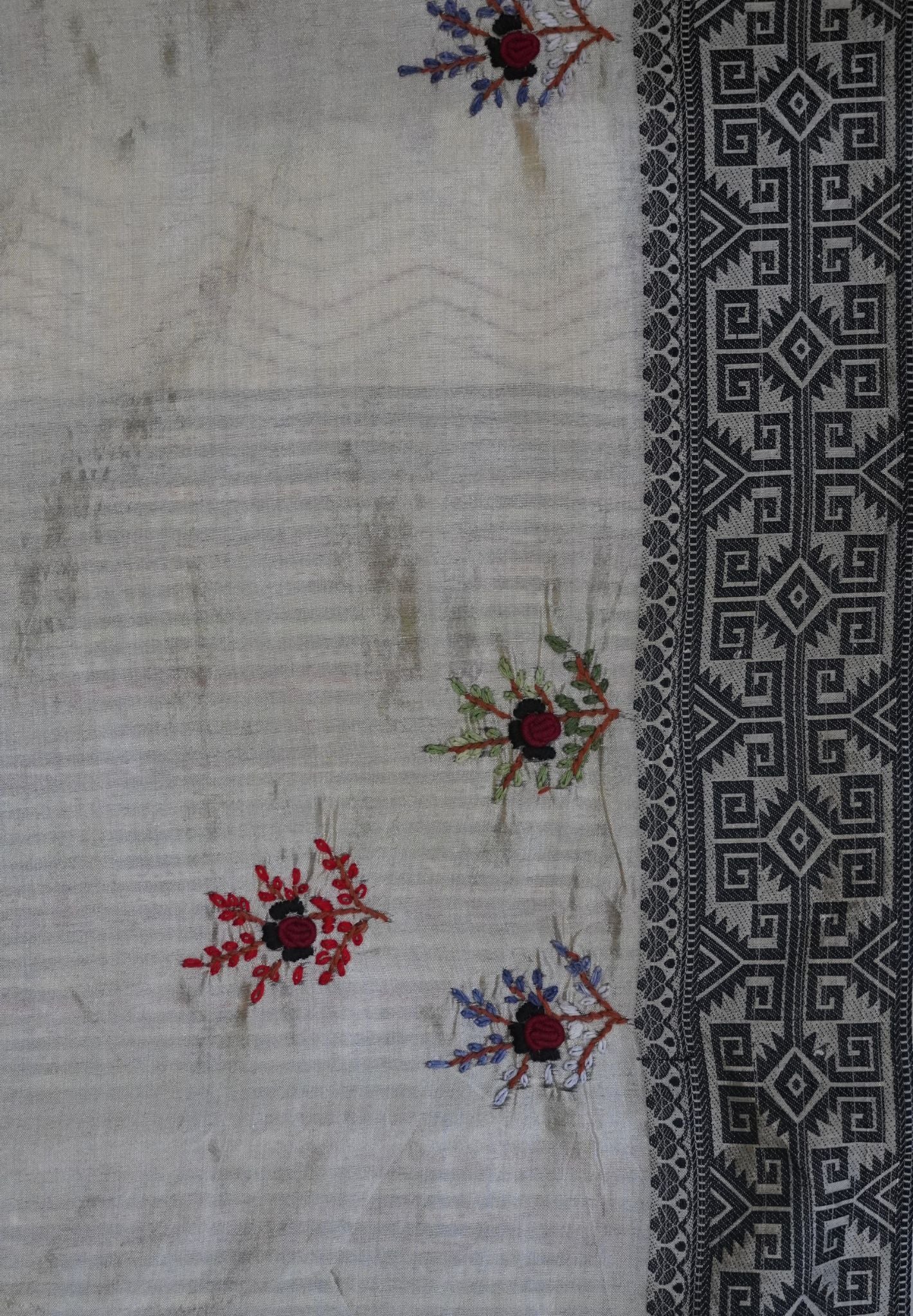 Tussar saree-Off white with floral Embroidery.