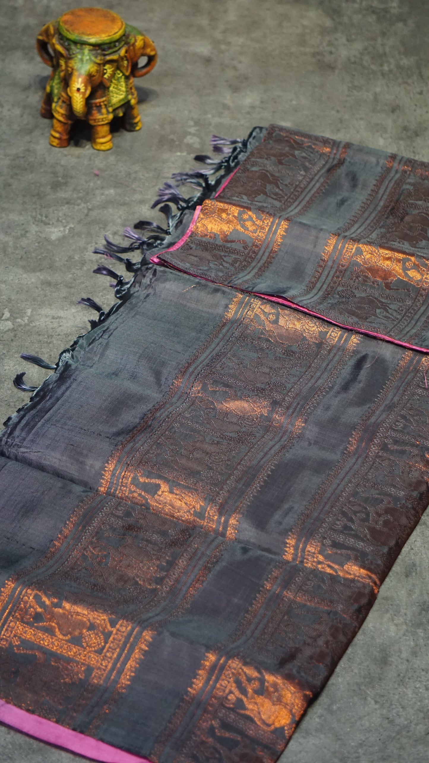 Vazhai Naaru Pattu Saree Vairaoosi Pink to Elephant Grey