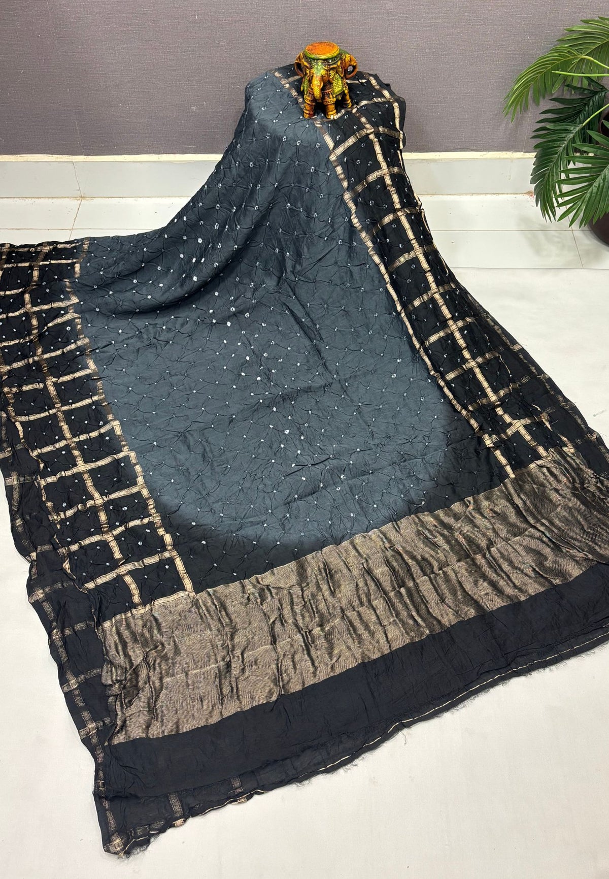 Banarasi Bandeji Saree-Grey in Zari Checks with Contrast Border