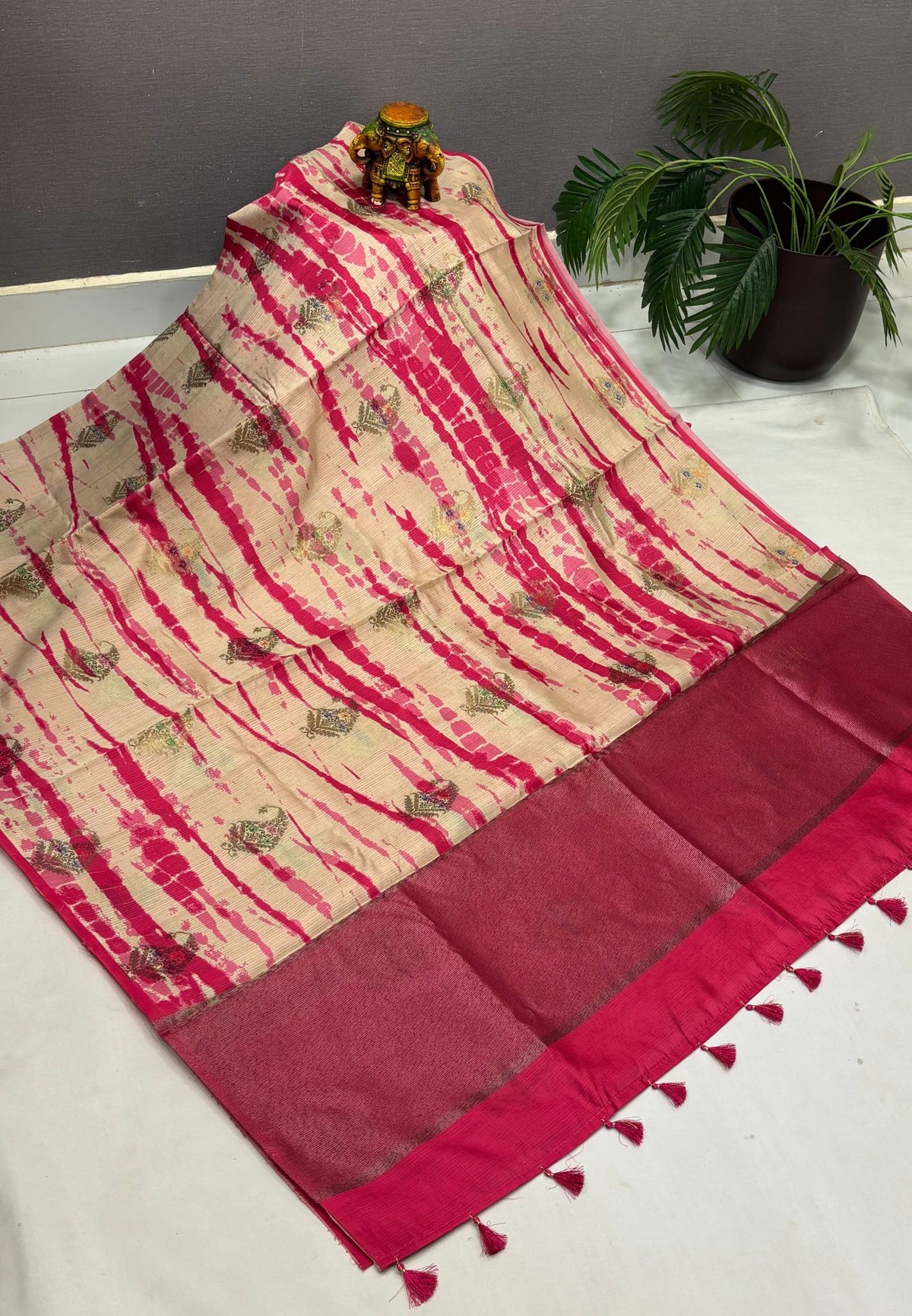 Tussar Saree-Pink in Leheriya Manga Motif Border