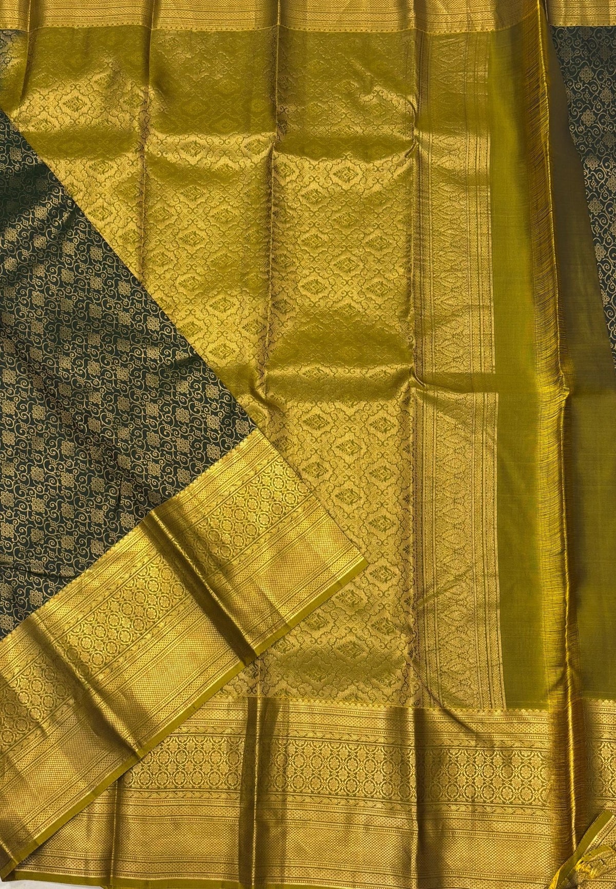 Pure Kanchipuram Silk Saree- Traditional Green with Contrast Border
