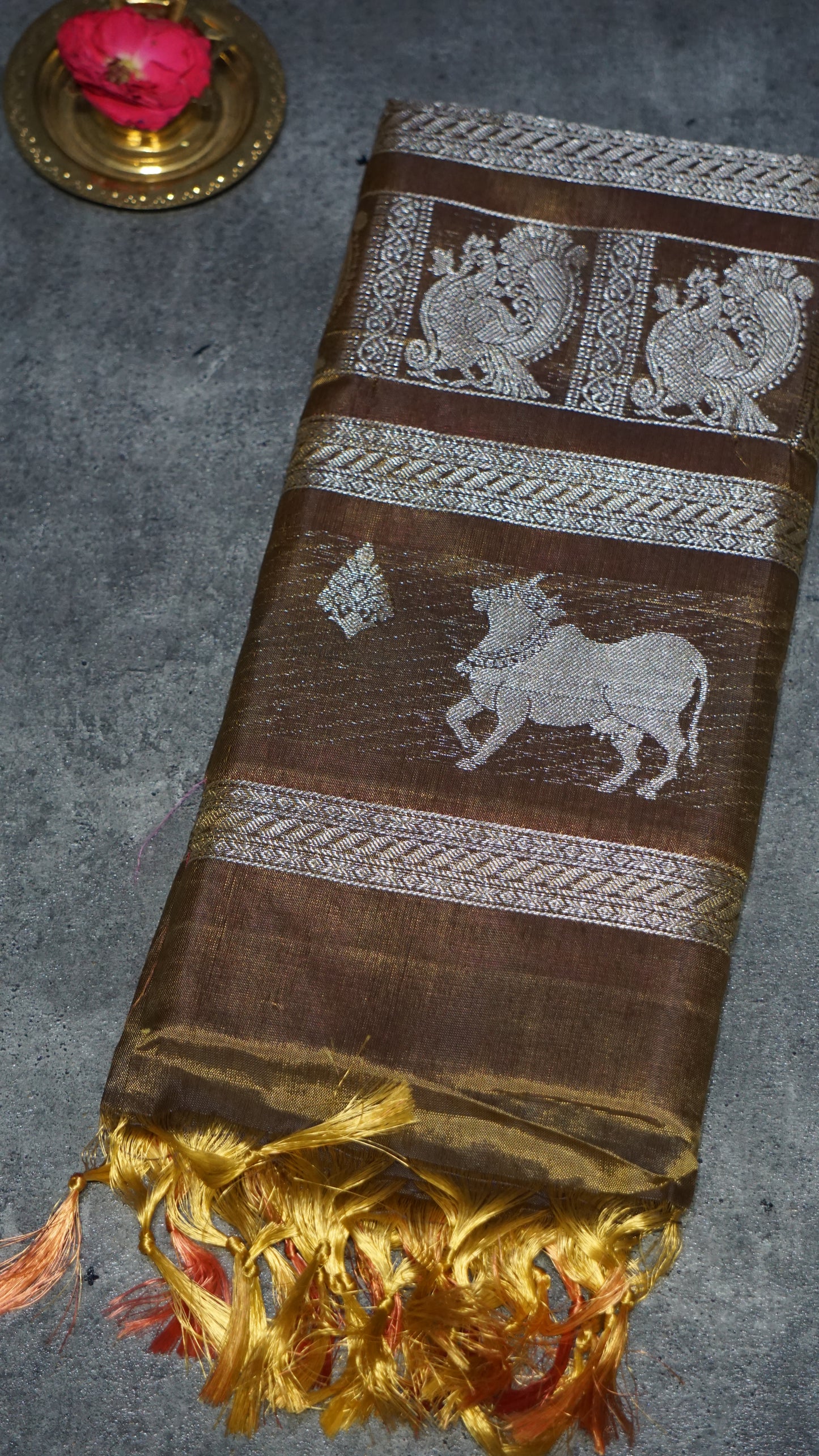 Vazhai Naaru Pattu Saree Vairaoosi Khaki - Pink