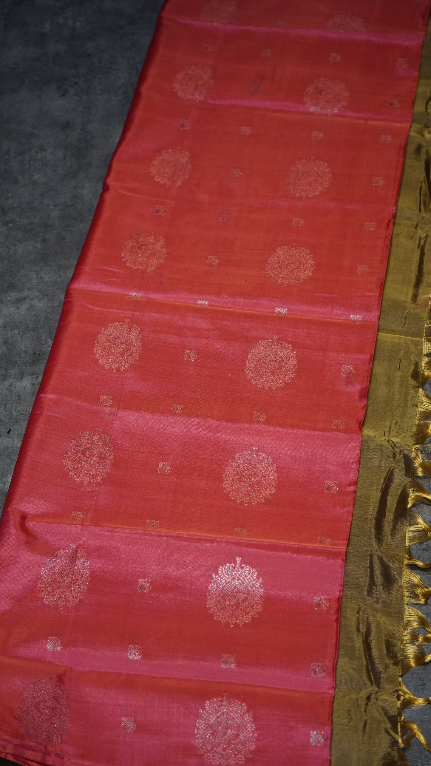 Vazhai Naaru Pattu Saree Vairaoosi Khaki - Pink