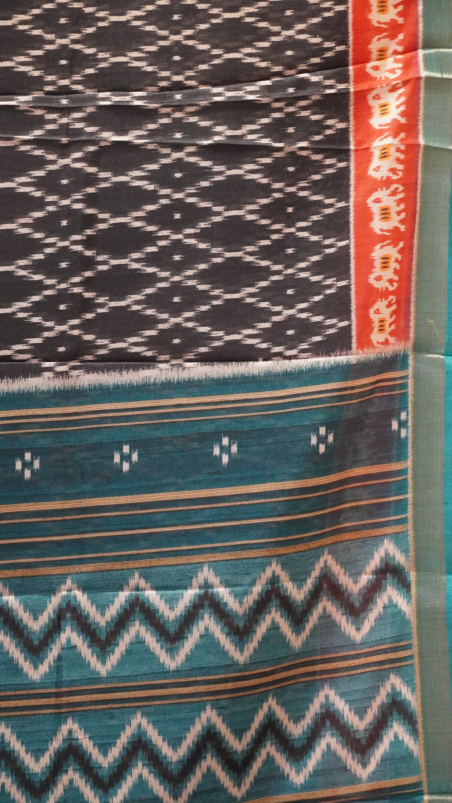 Dola Silk Saree Ikkat Print-Black