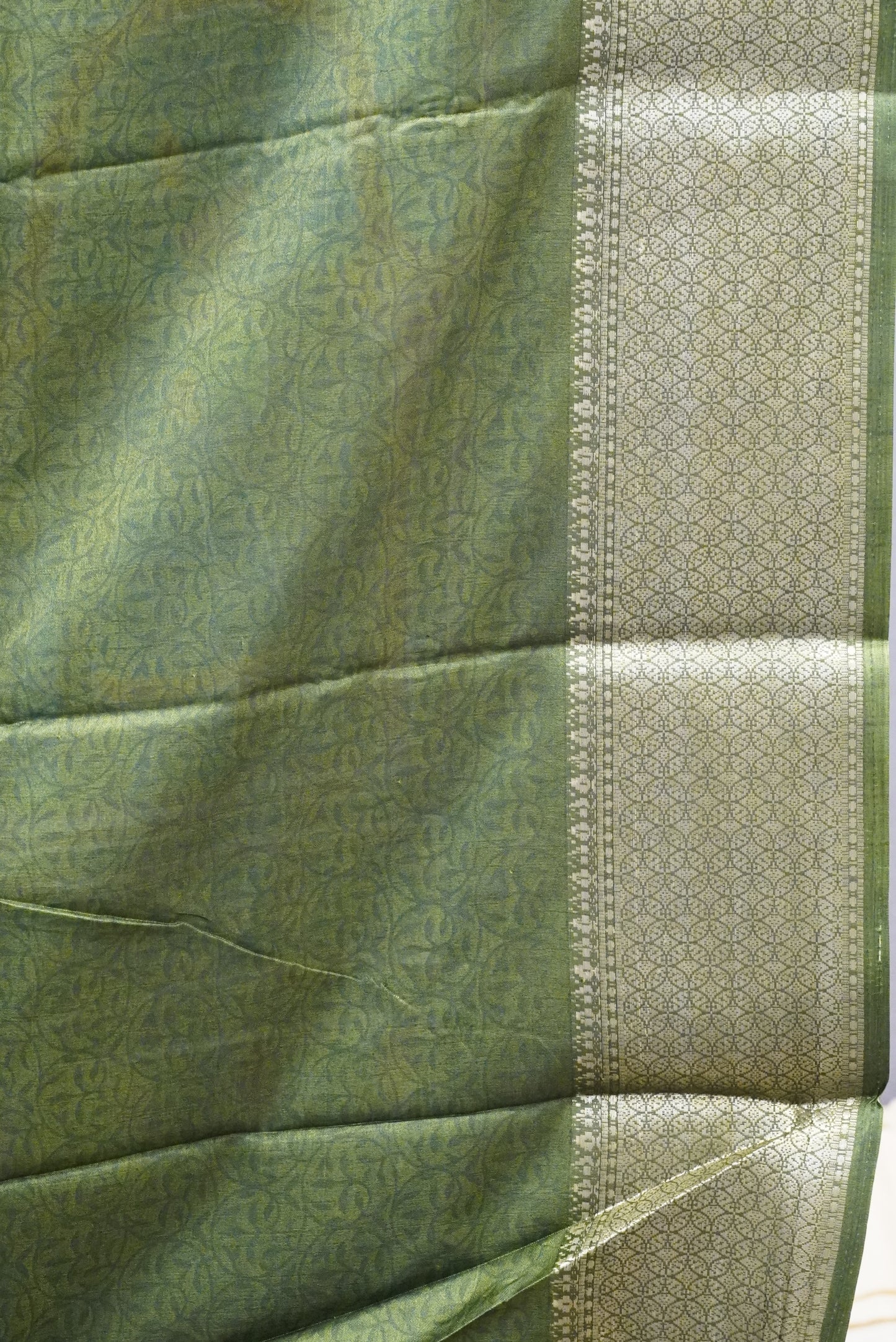Dola Silk Saree Figure Print Green