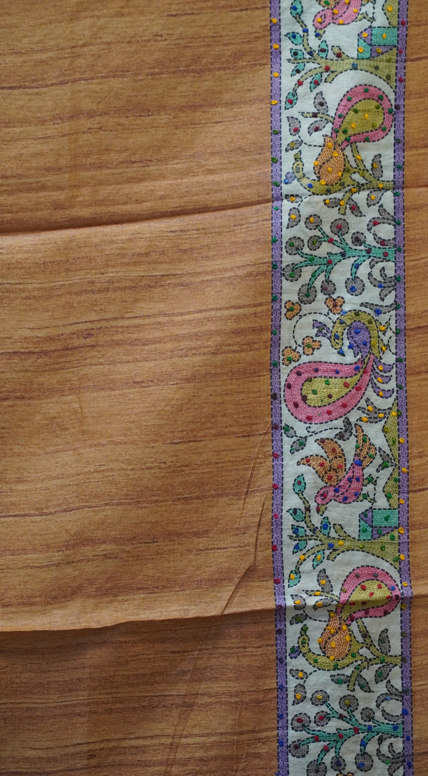 Semi Tussar Saree With French Knot & Kantha Work Zig Zag Pattern - Grey