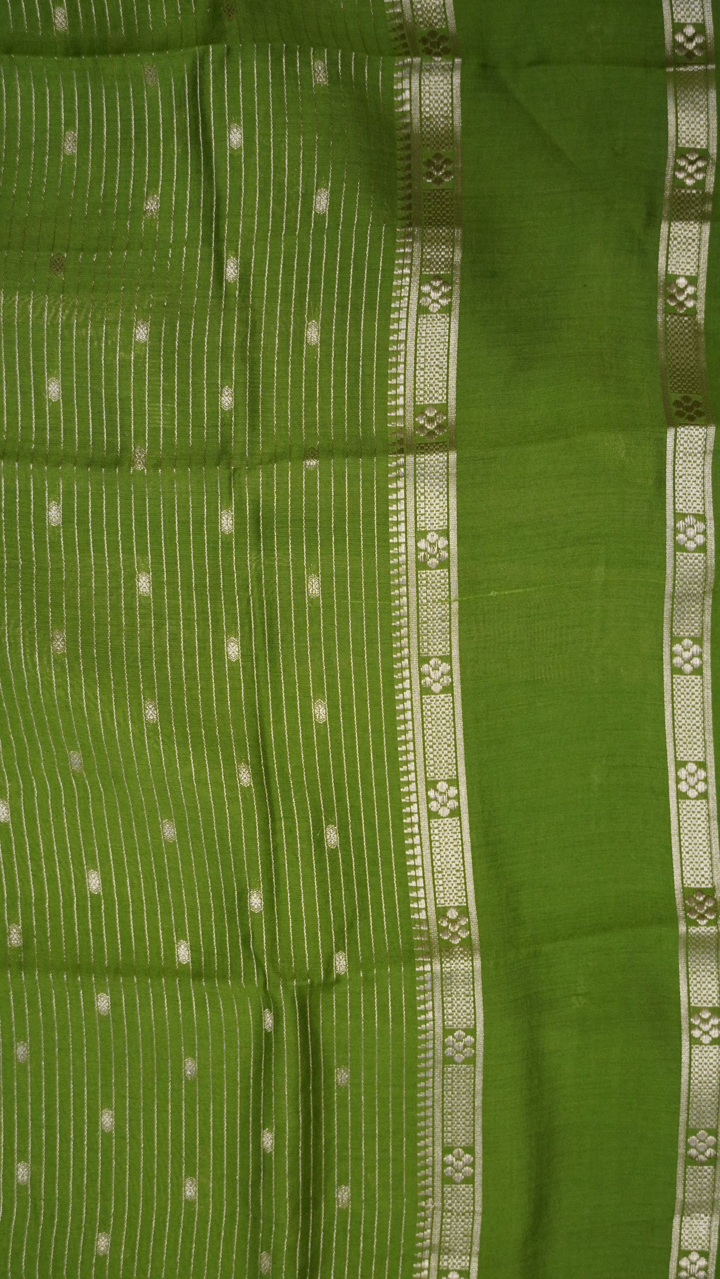 Viscose Saree-Floral Rettapet -Light Green
