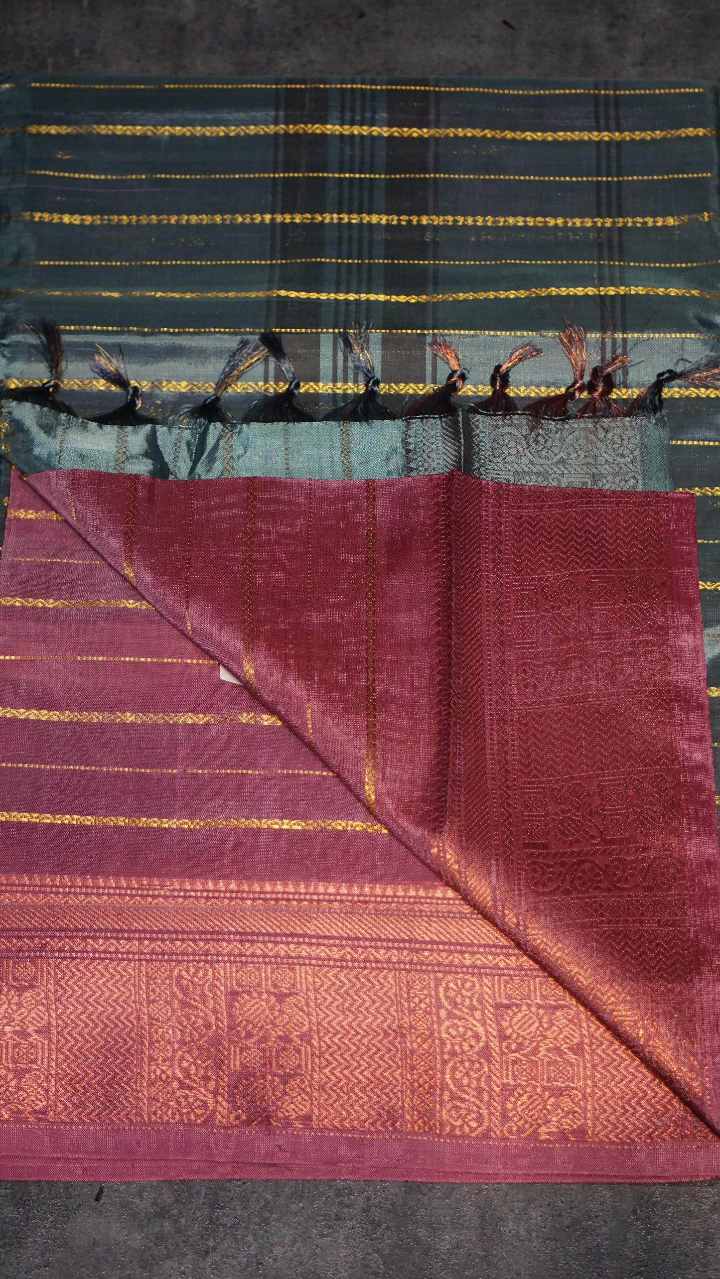Vazhai Naaru Pattu Saree Velthari Metallic Green - Pink
