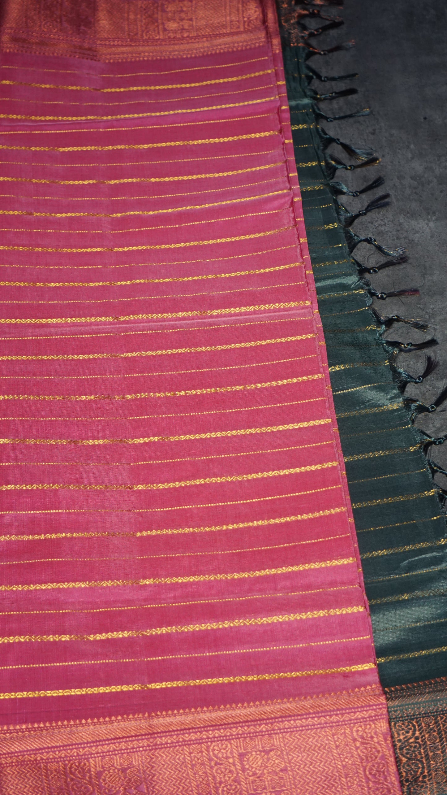 Vazhai Naaru Pattu Saree Velthari Metallic Green - Pink