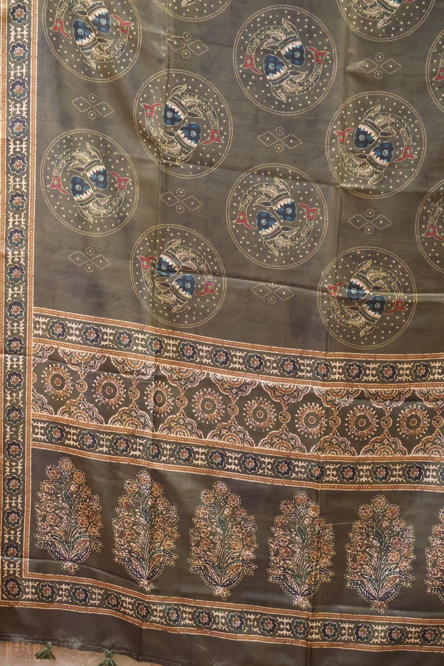 Paper Silk Saree-Mehandi Green Round Fish Pattern