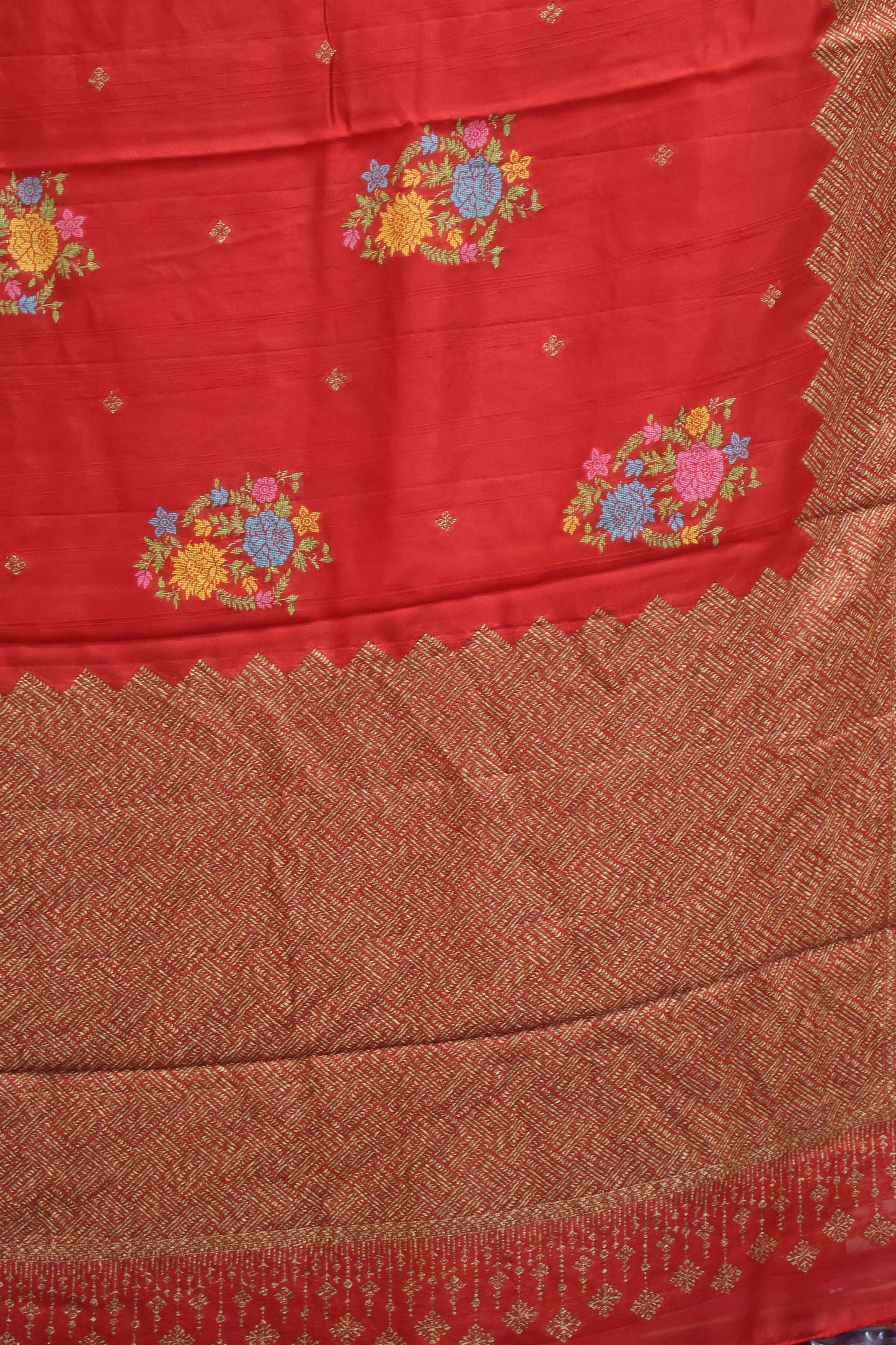 Banarasi Tussar -Red zigzag Border