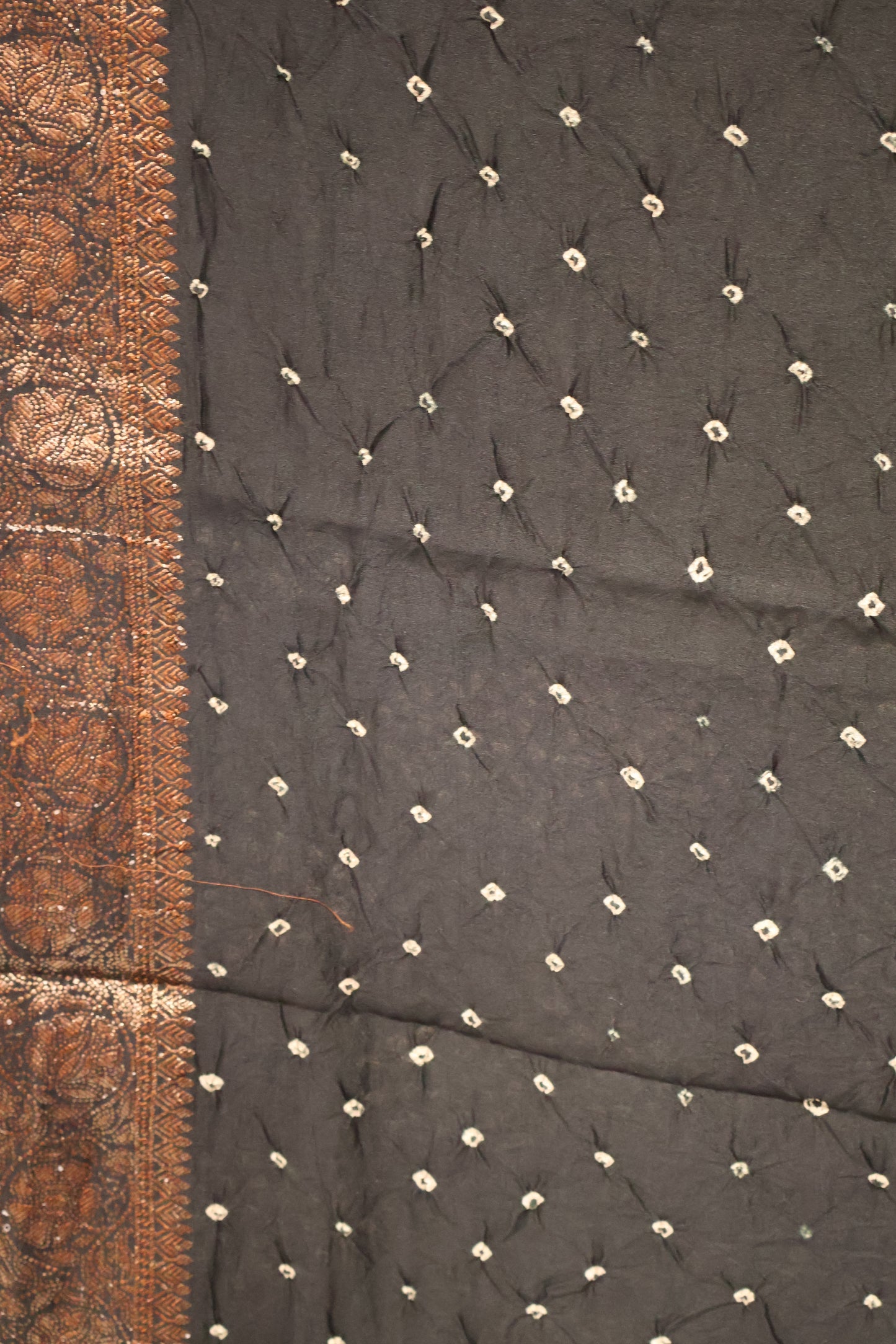 Pure Banarasi Saree Crushed -Black Oval Pattern