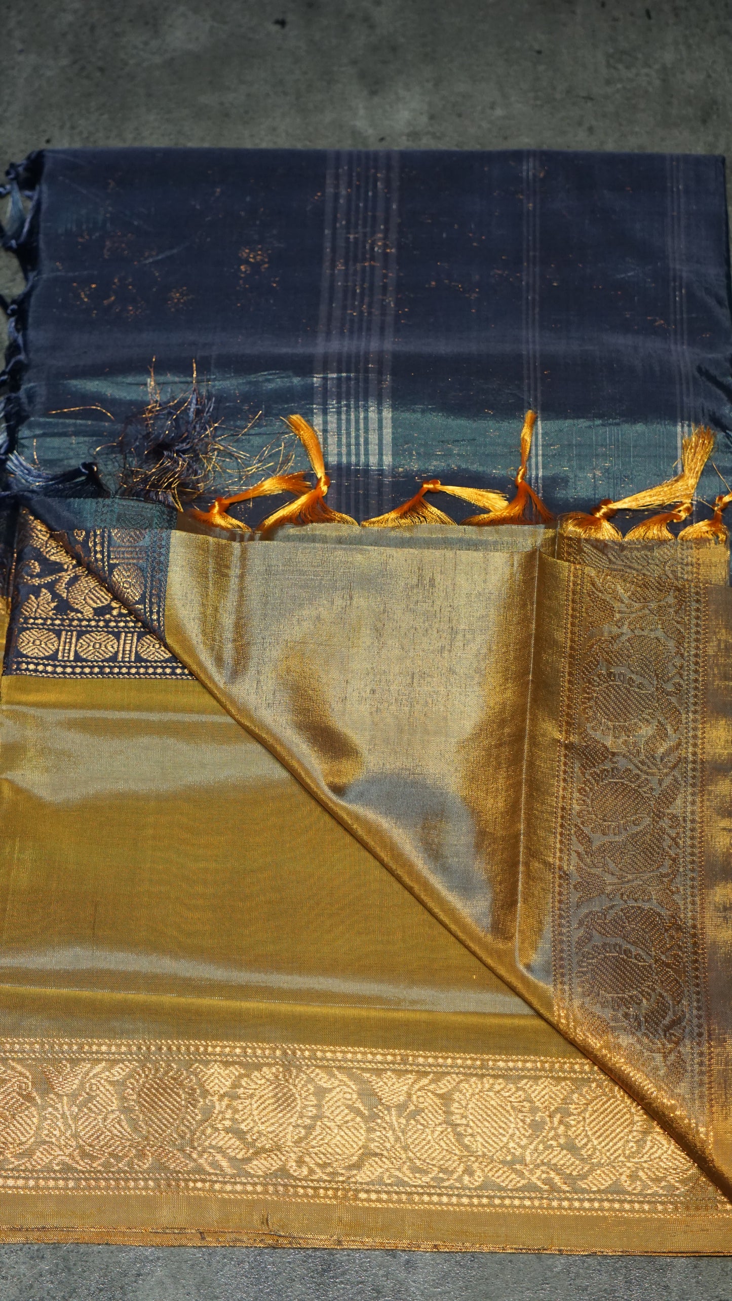 Vazhai Naaru Pattu Saree Vanasingaram Metallic Blue - Yellow