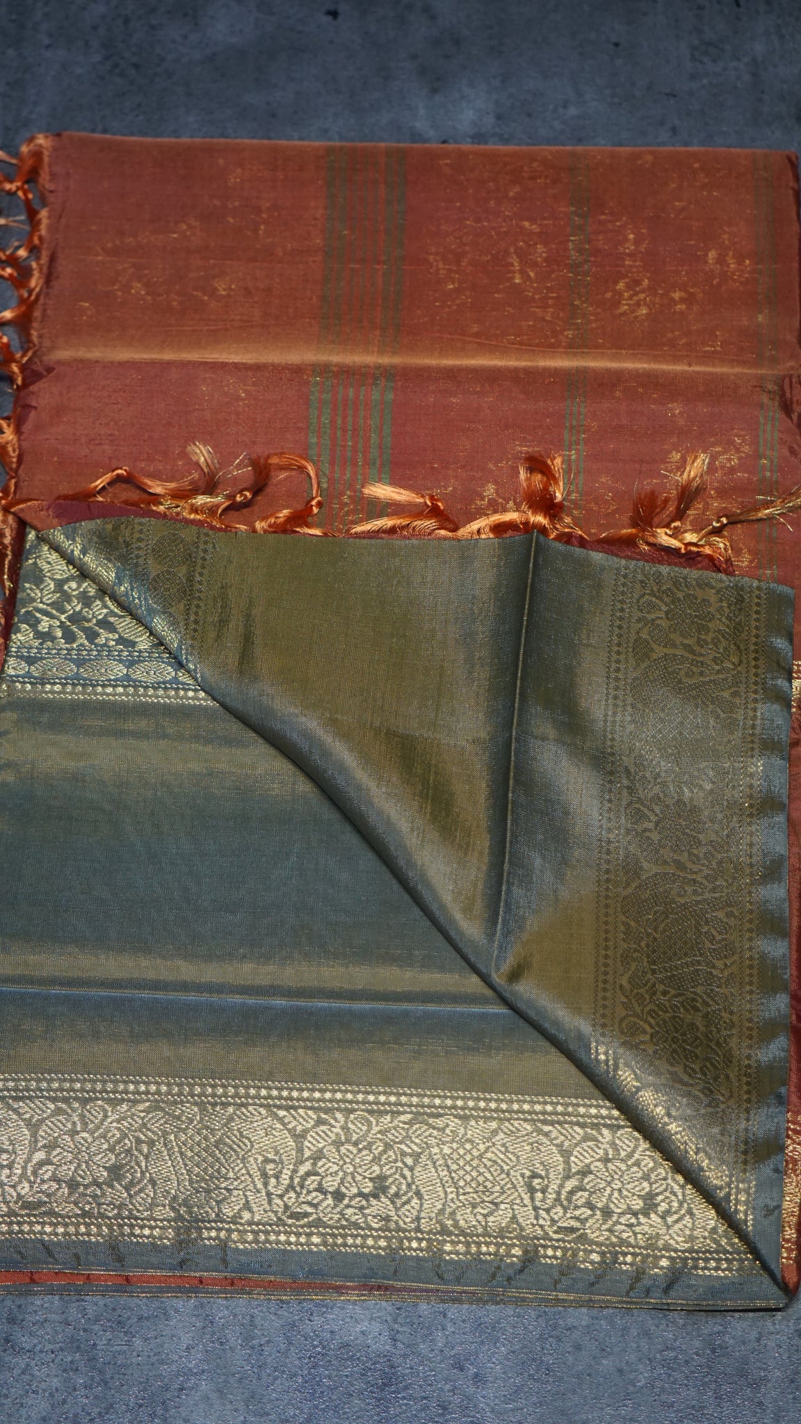 Vazhai Naaru Pattu Saree Vanasingaram Brick Red - Grey