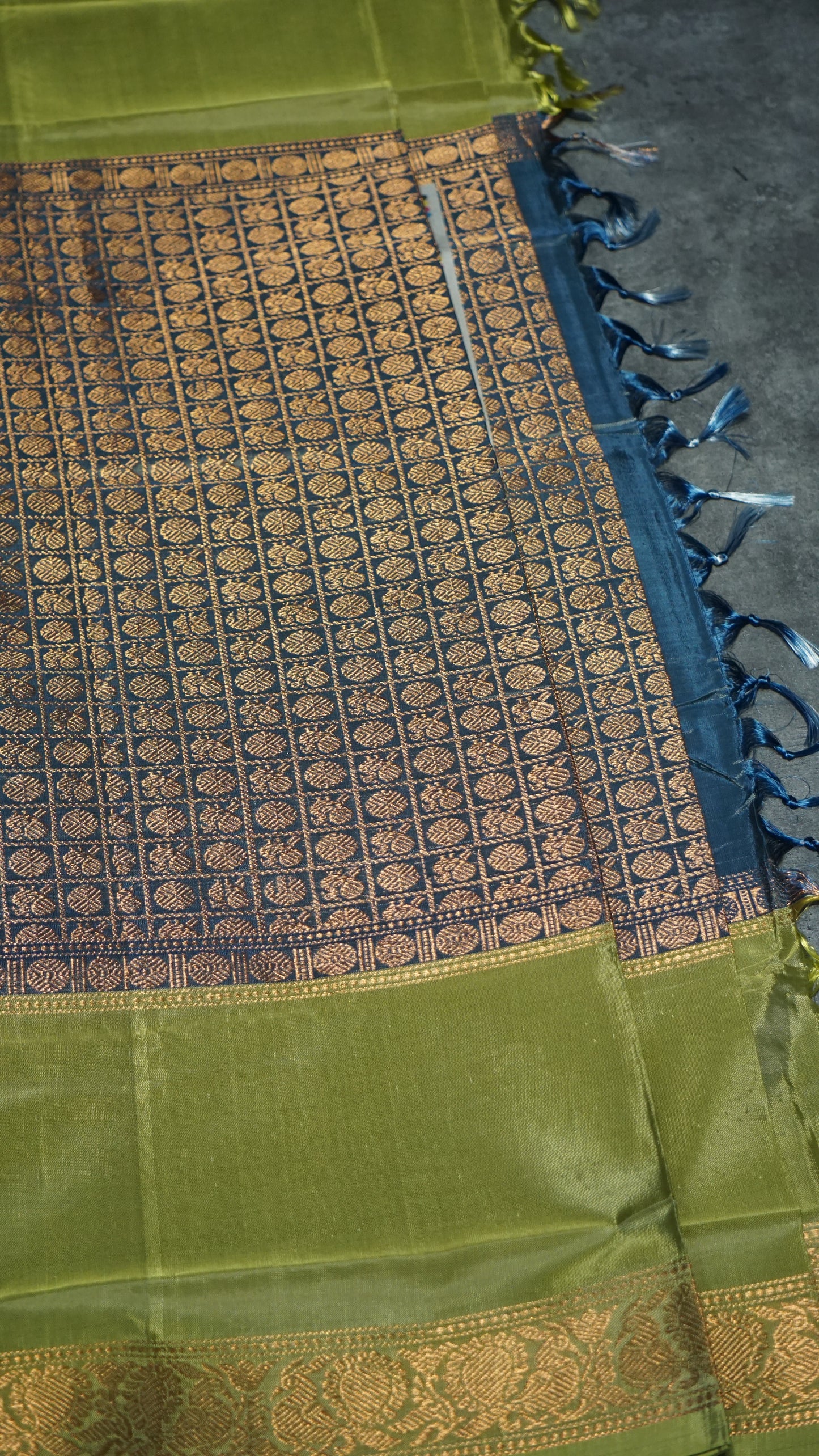 Vazhai Naaru Pattu Saree Vanasingaram Metallic Blue - Green