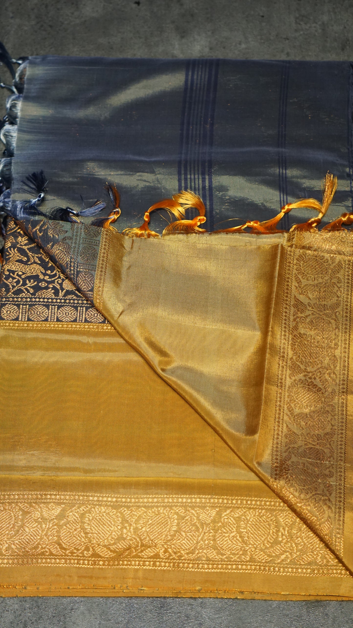 Vazhai Naaru Pattu Saree Vanasingaram Blueish Grey - Yellow