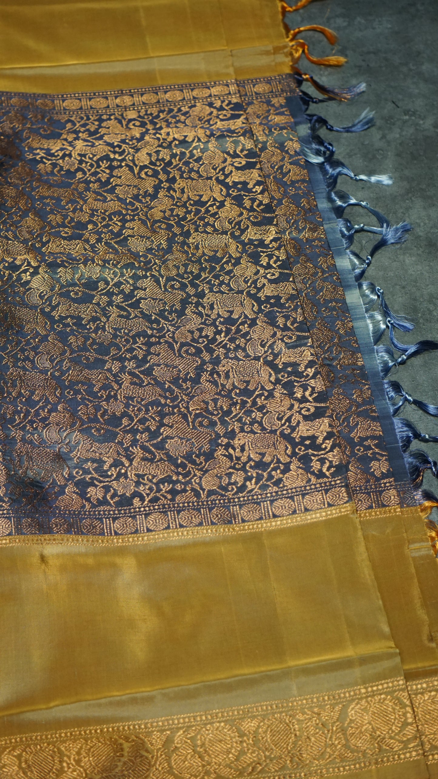 Vazhai Naaru Pattu Saree Vanasingaram Blueish Grey - Yellow