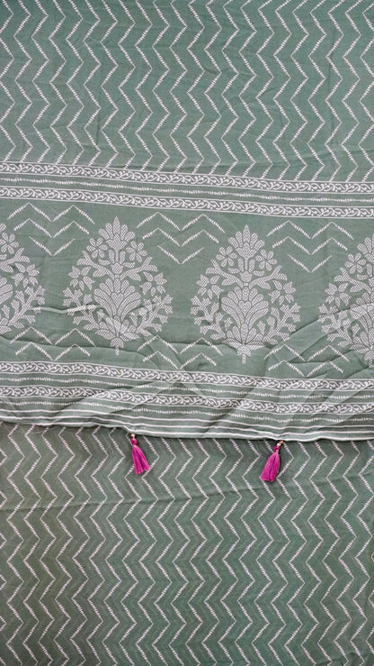 Shiffon Saree Arrow Print With Gap Zari Border Light Green To Pink