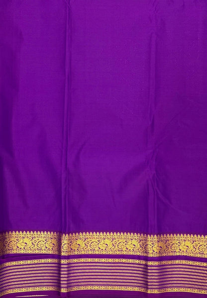 Budget Kanchipuram Saree-Light Green In Floral Zari Panel With Contrast Border
