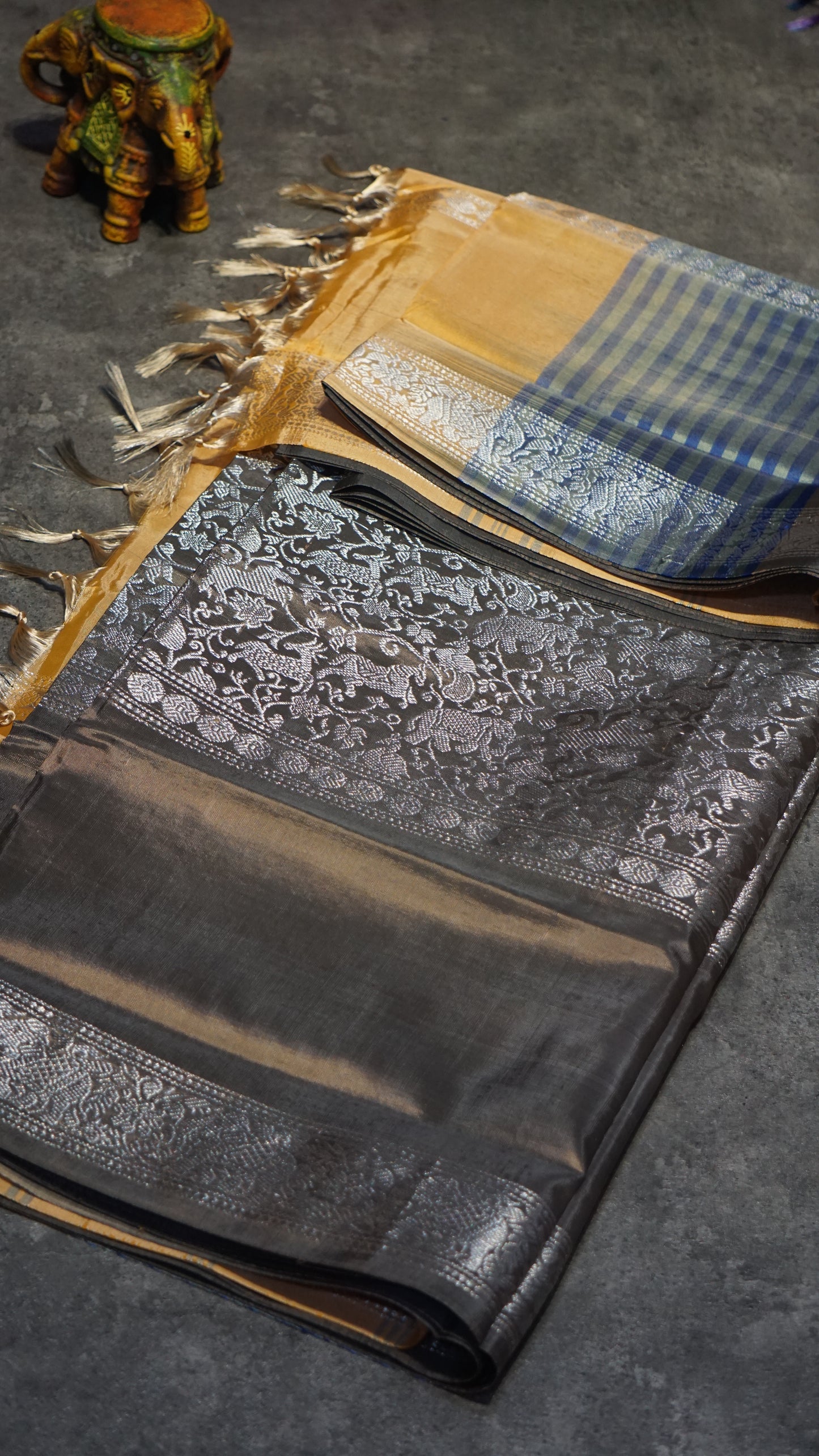 Vazhai Naaru Pattu Saree Vanasigaram Metalic Grey to Sandal