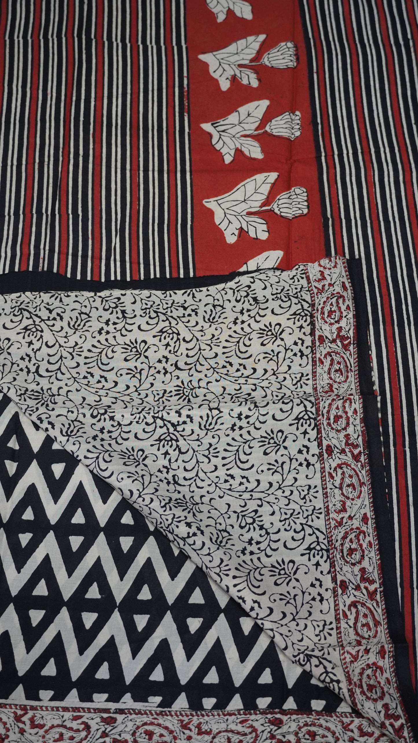 Mul Mul Cotton Saree Black Triangle Prints
