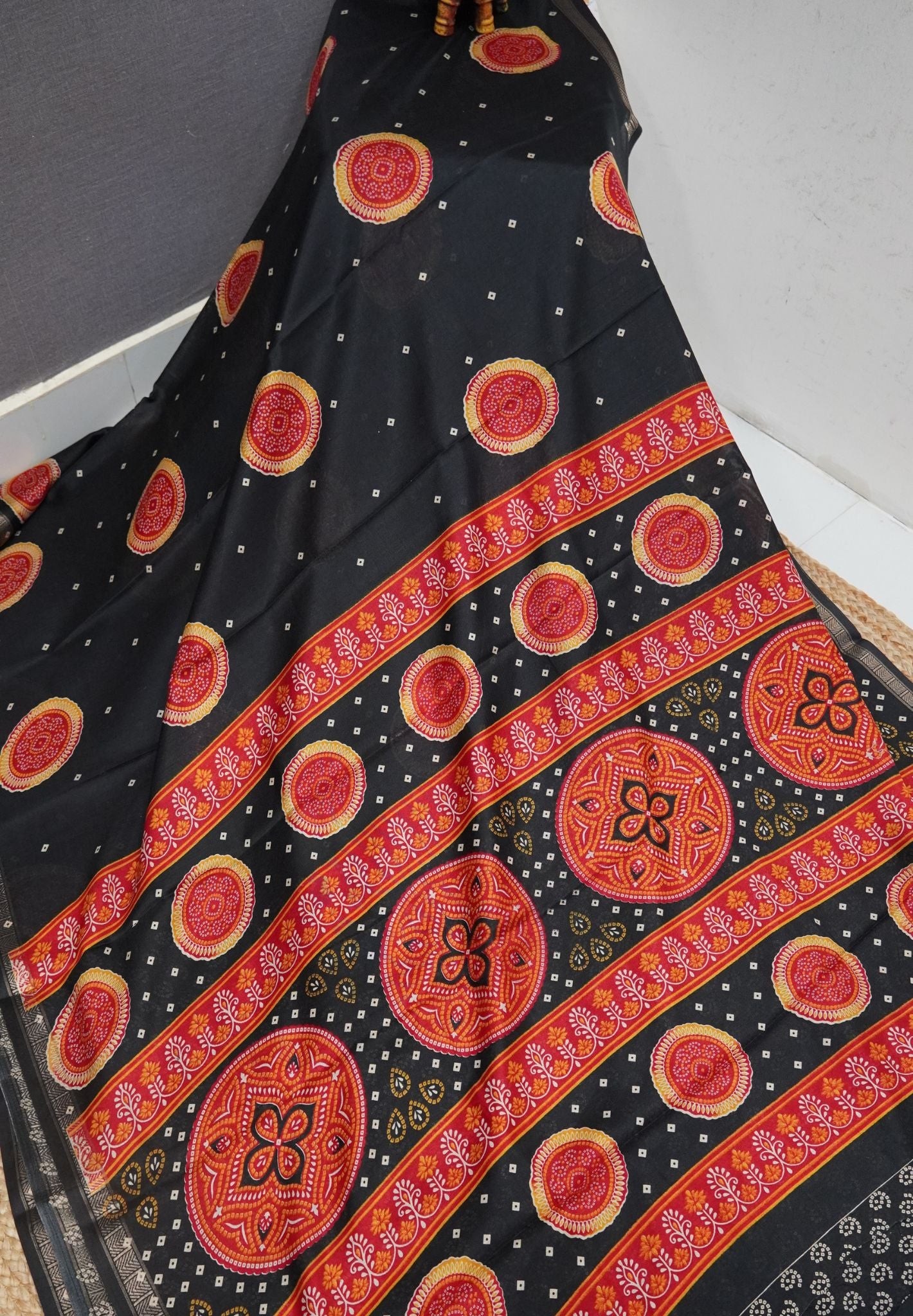 Dola Saree-Black in Kolam patteran with Small Border