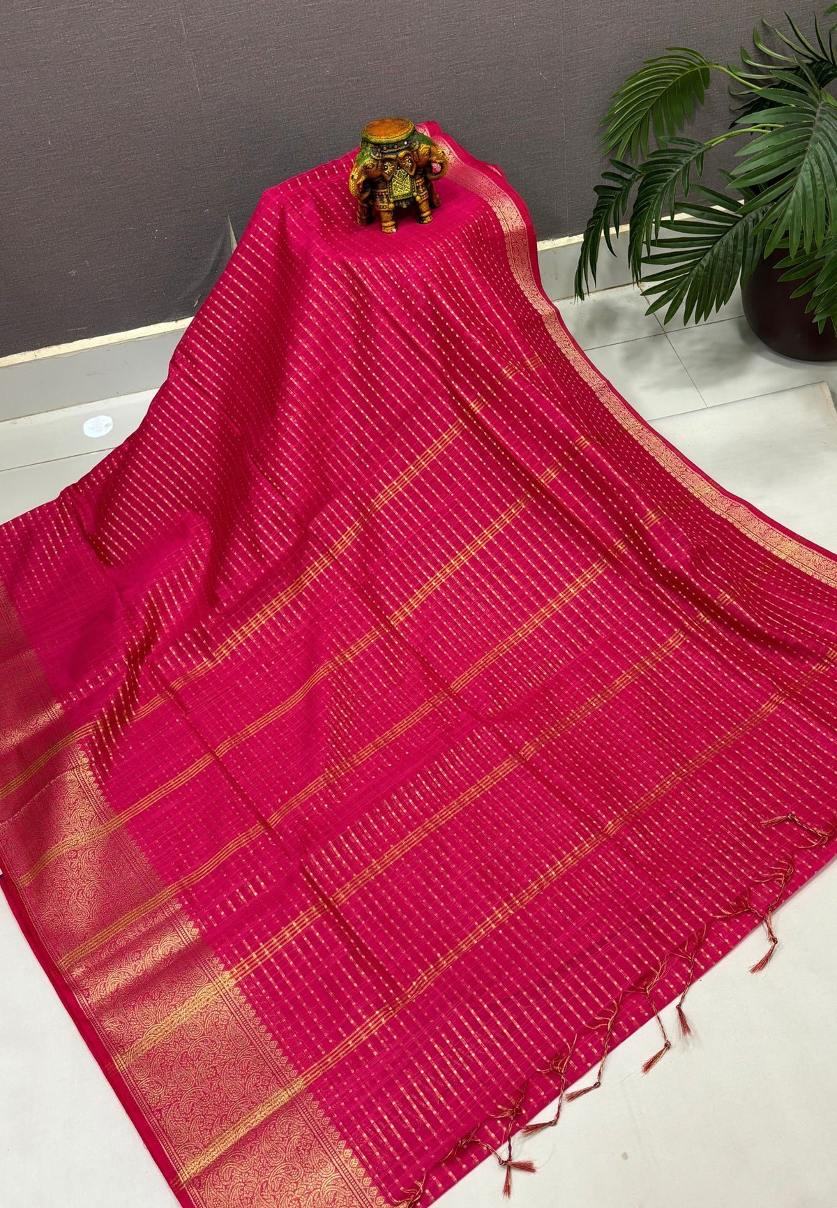 Handloom Cotton Saree-Rani Pink in 1000 Butta Pattern