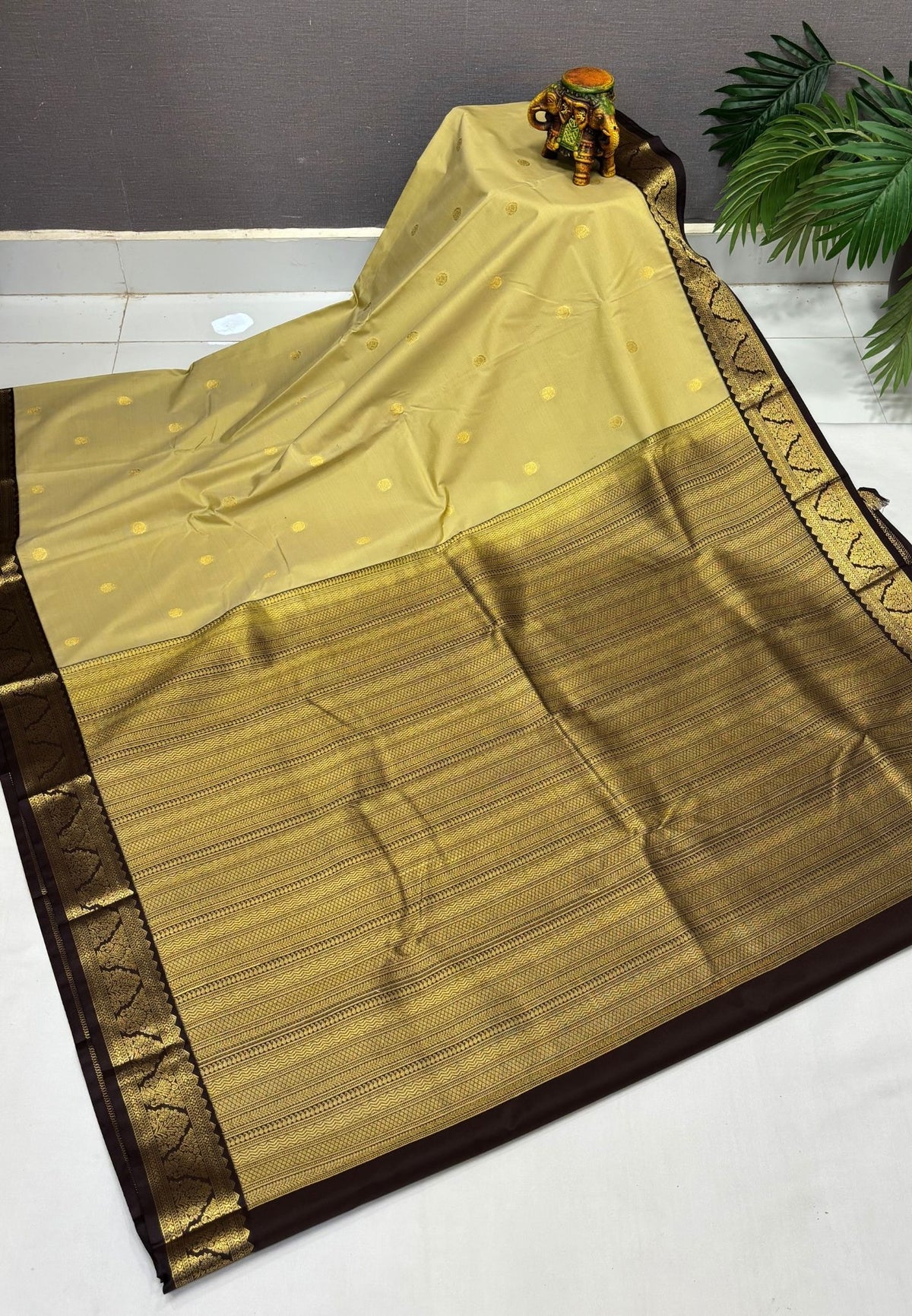 Budget Kanchipuram Saree-Elachi Green with Contrast Border