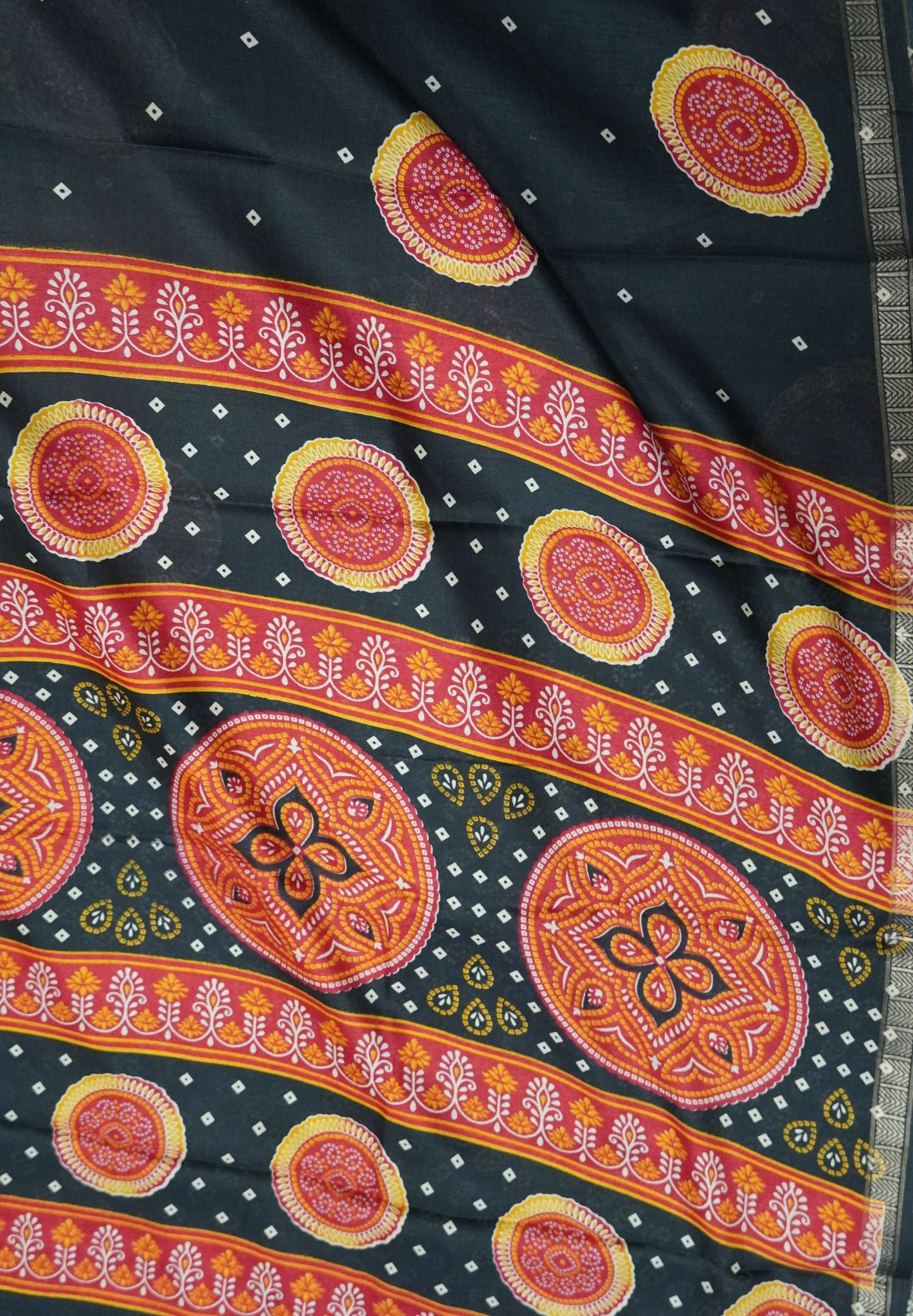 Dola Saree-Black in Kolam patteran with Small Border