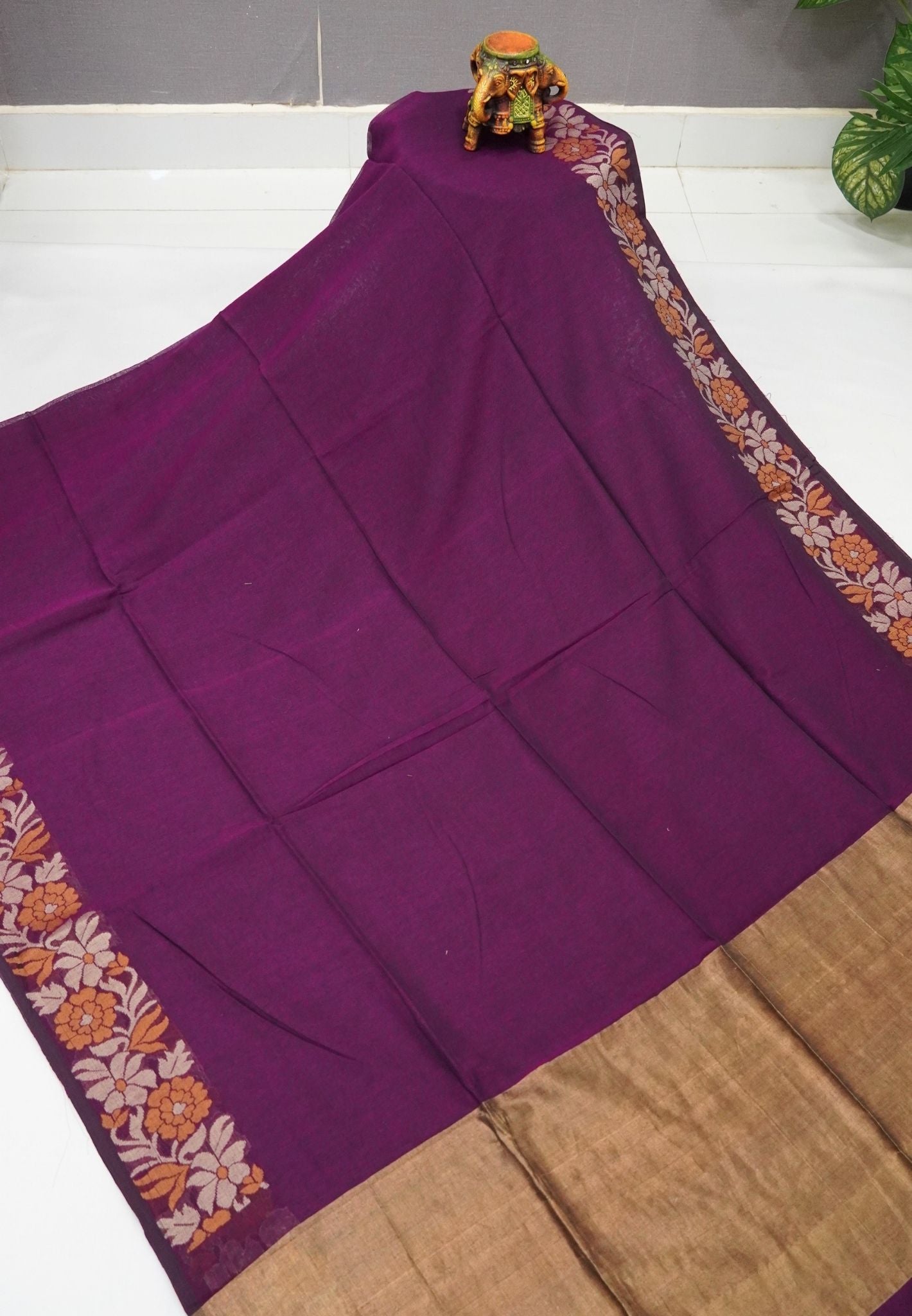 Handloom Cotton Saree-Wine Marigold Floral Jamdhani Border