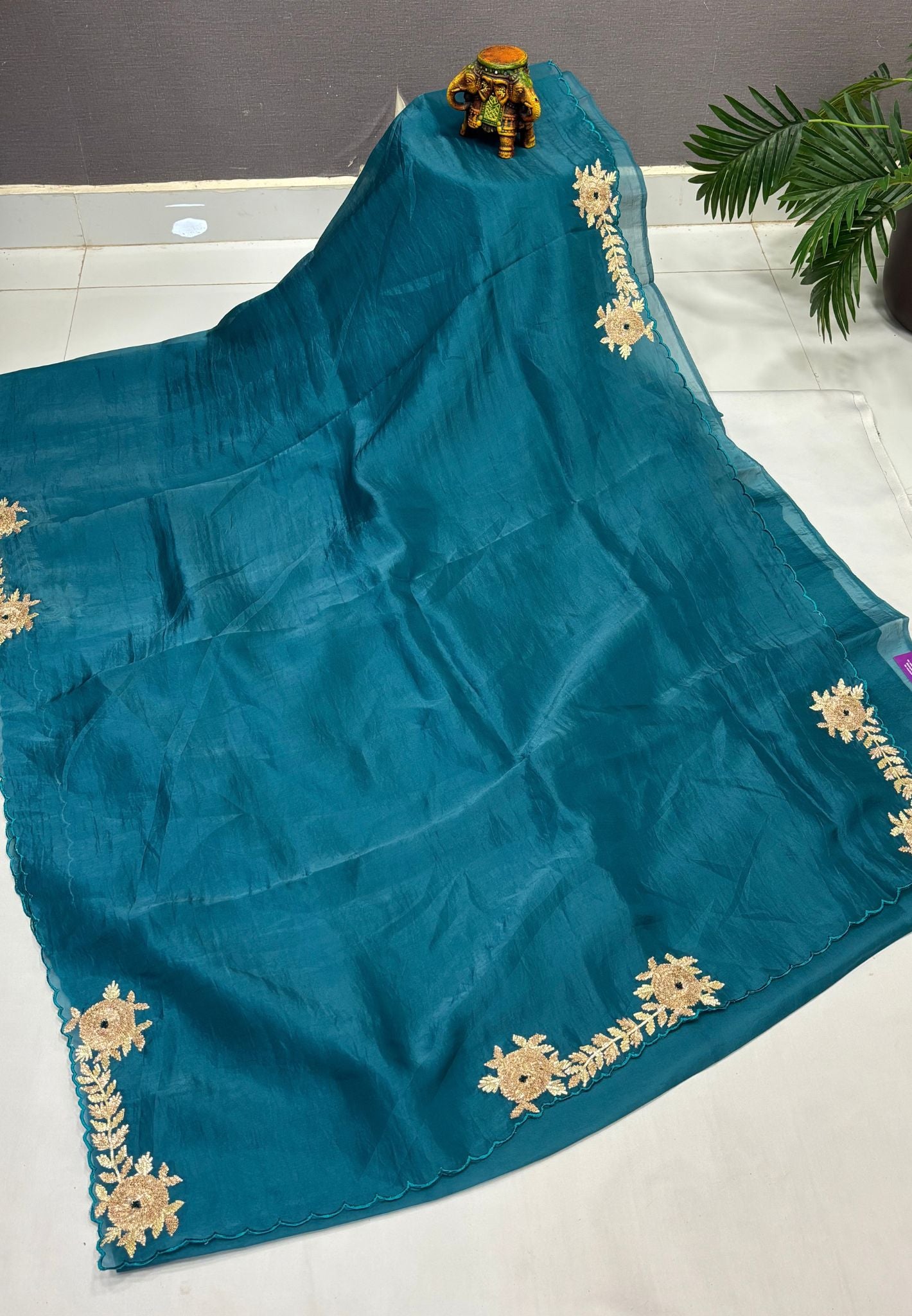 Crush Organza Saree-Peacock Green In Floral Vine Scallop Border