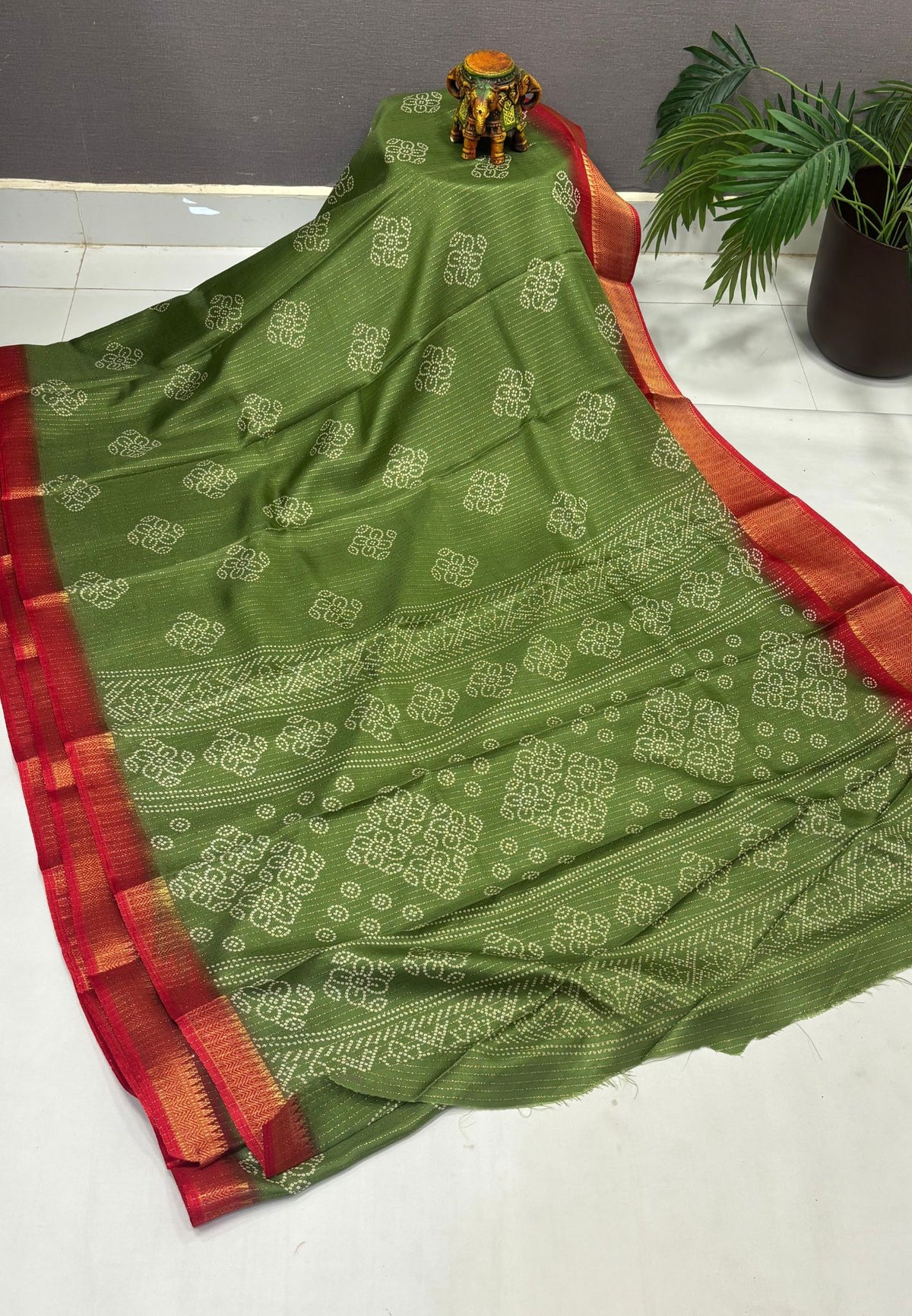 Semi Dola Silk Saree-Grass Green In Floral Dotwork Border