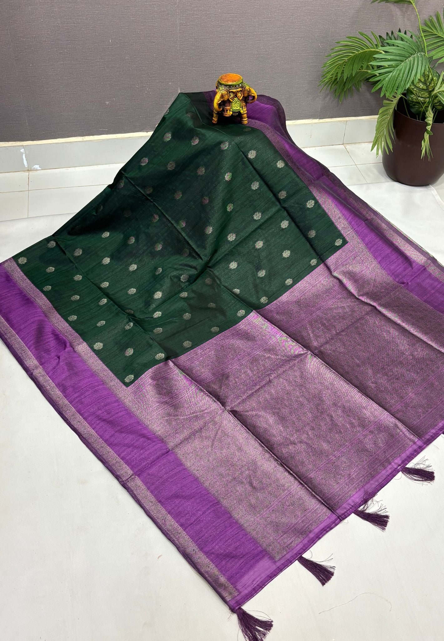 Semi Raw Silk Saree-Dark Green with Contrast Retapet Border