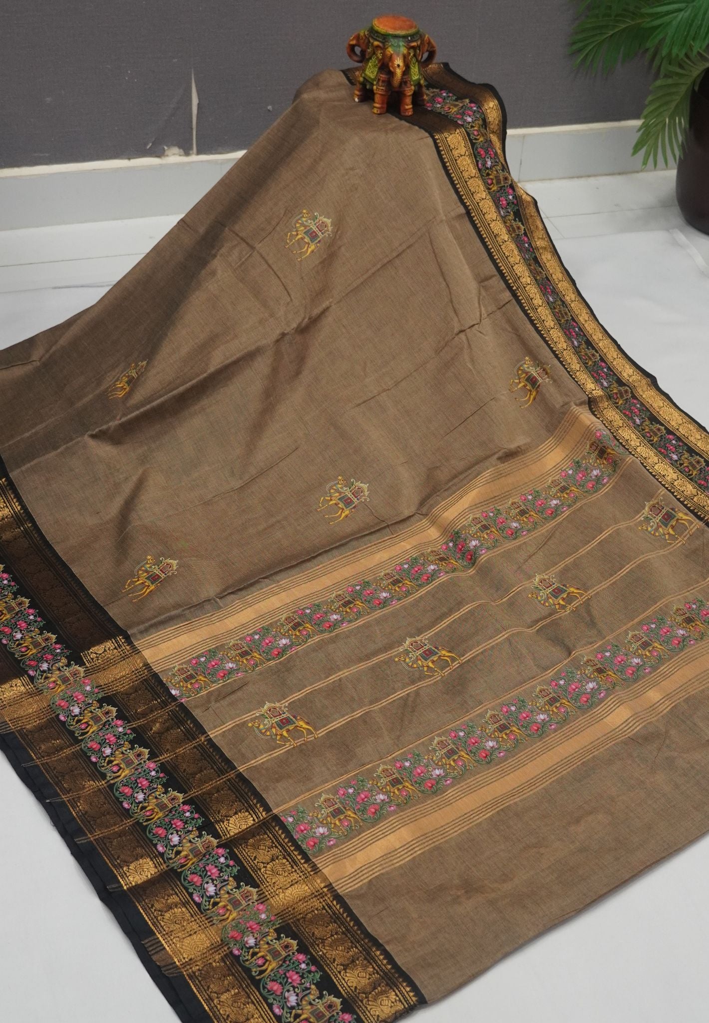 Chettinad Cotton Saree- Beige with Camel Tanjore Print