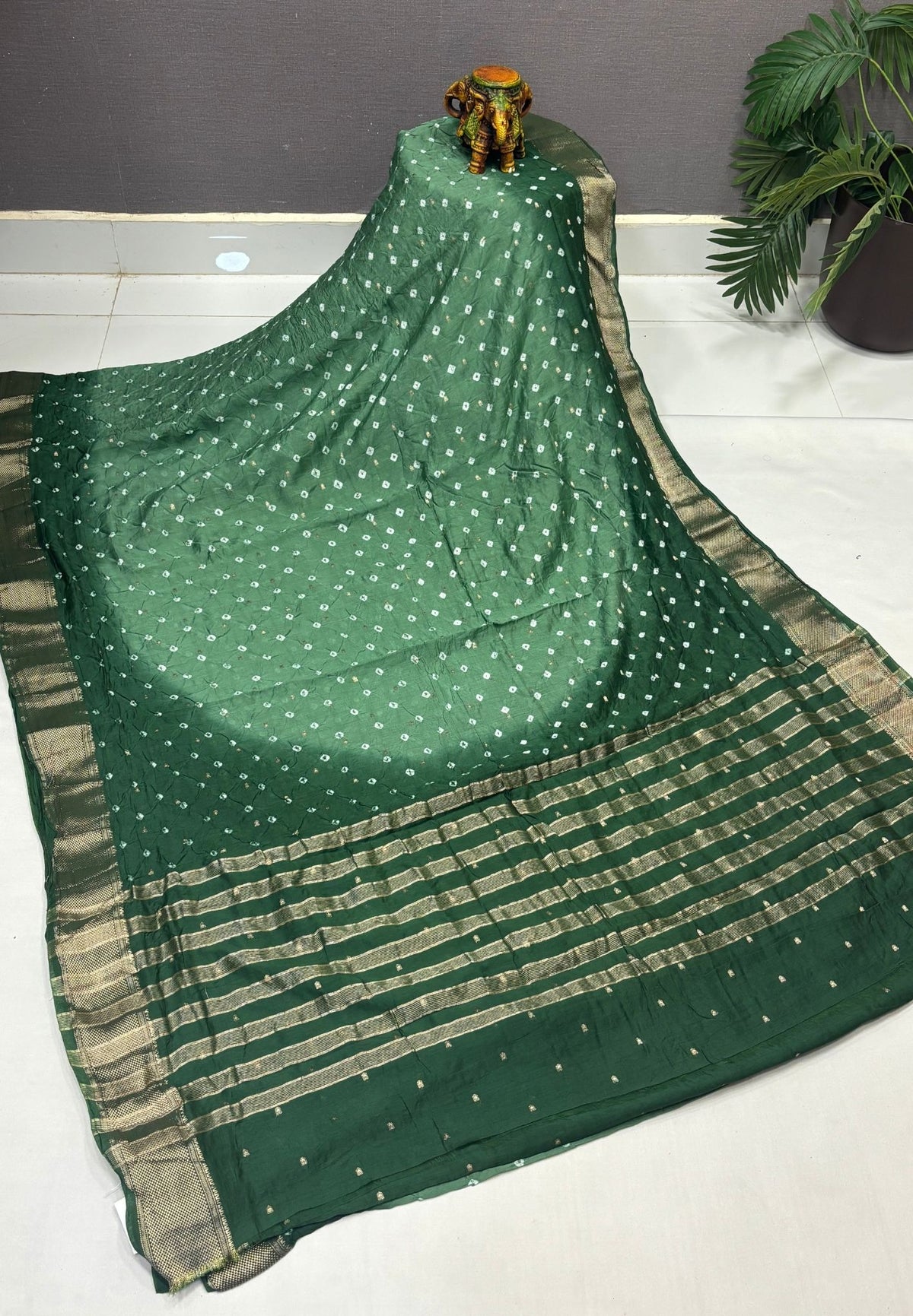 Banarasi Bandeji Saree-Green in Horizontal Stripe Zari Border