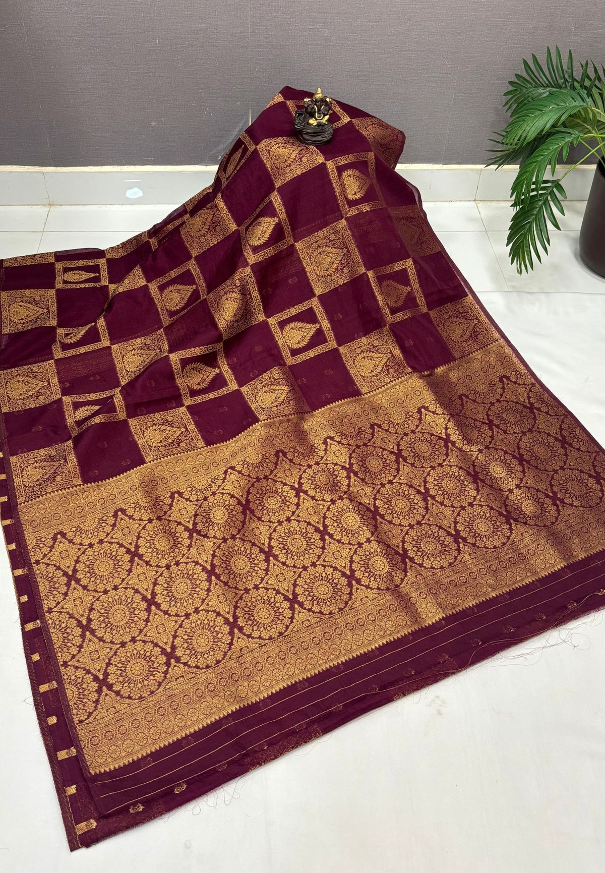 Soft Jute Tussar Saree-Maroon In Square Check Zari Border