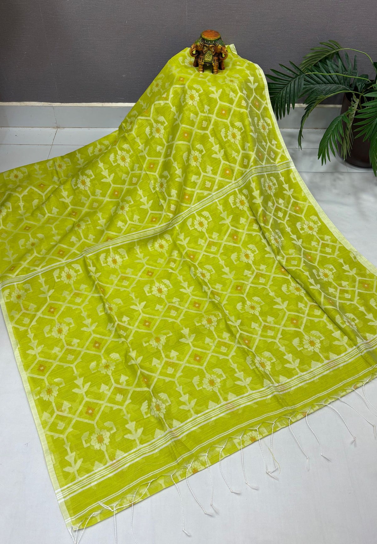 Handloom Cotton Saree-Flurcnt Green in Diamond Pattern Border