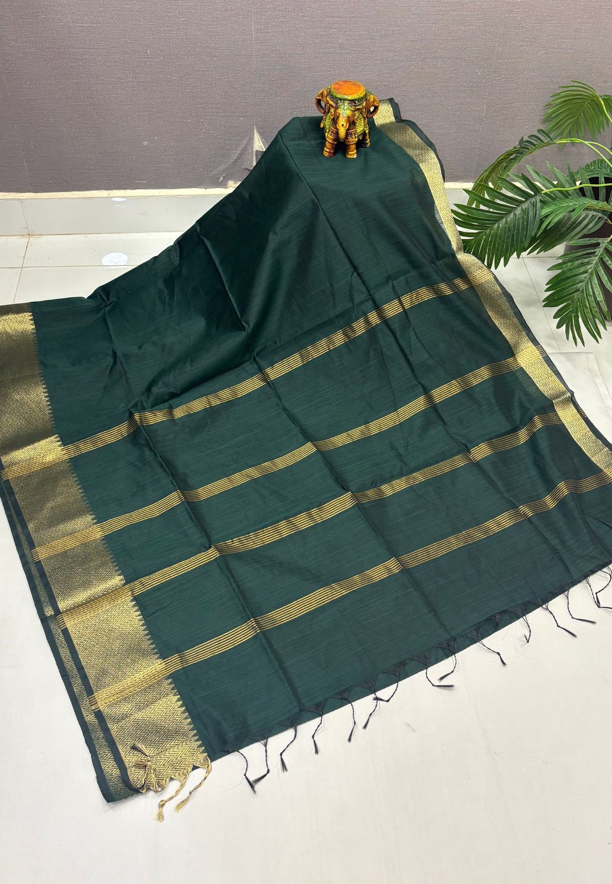 Handloom Cotton Saree-Bottle Green In Zigzag Zari Border